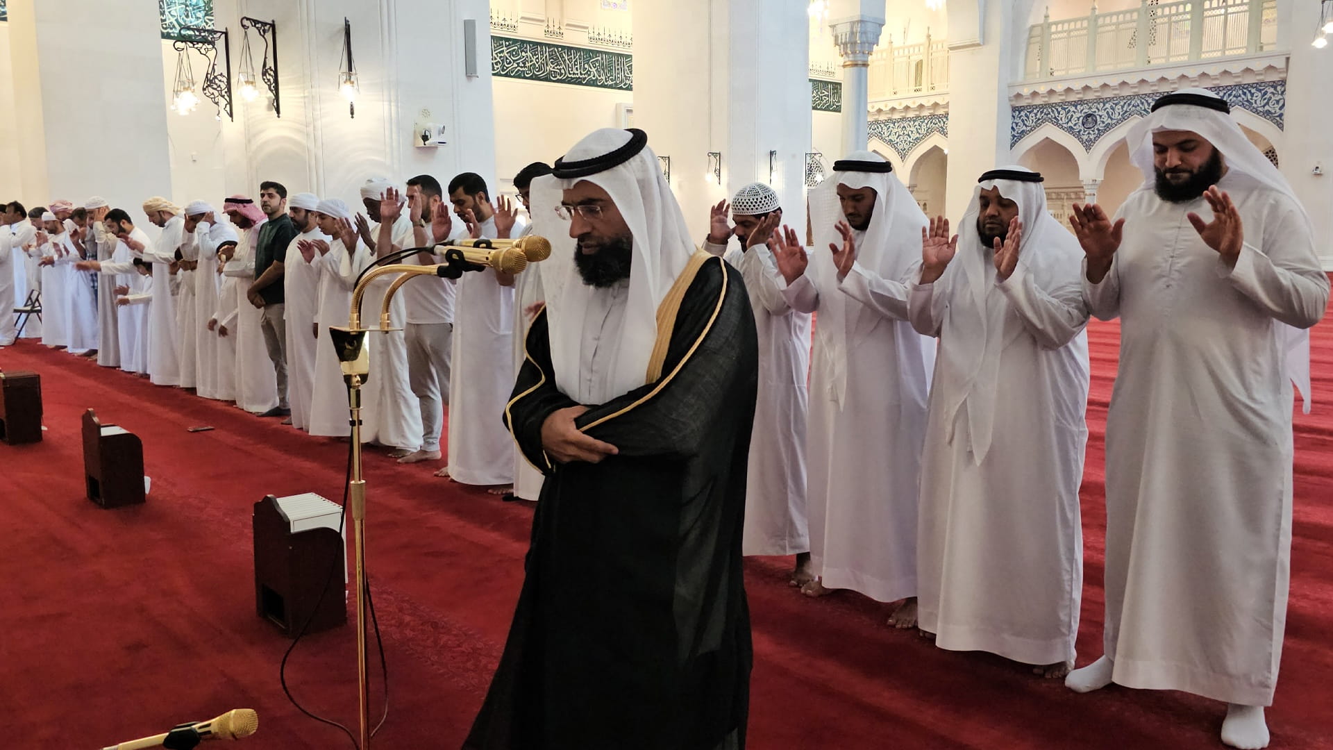 Crowds performing Istisqa prayer in mosques across Sharjah 