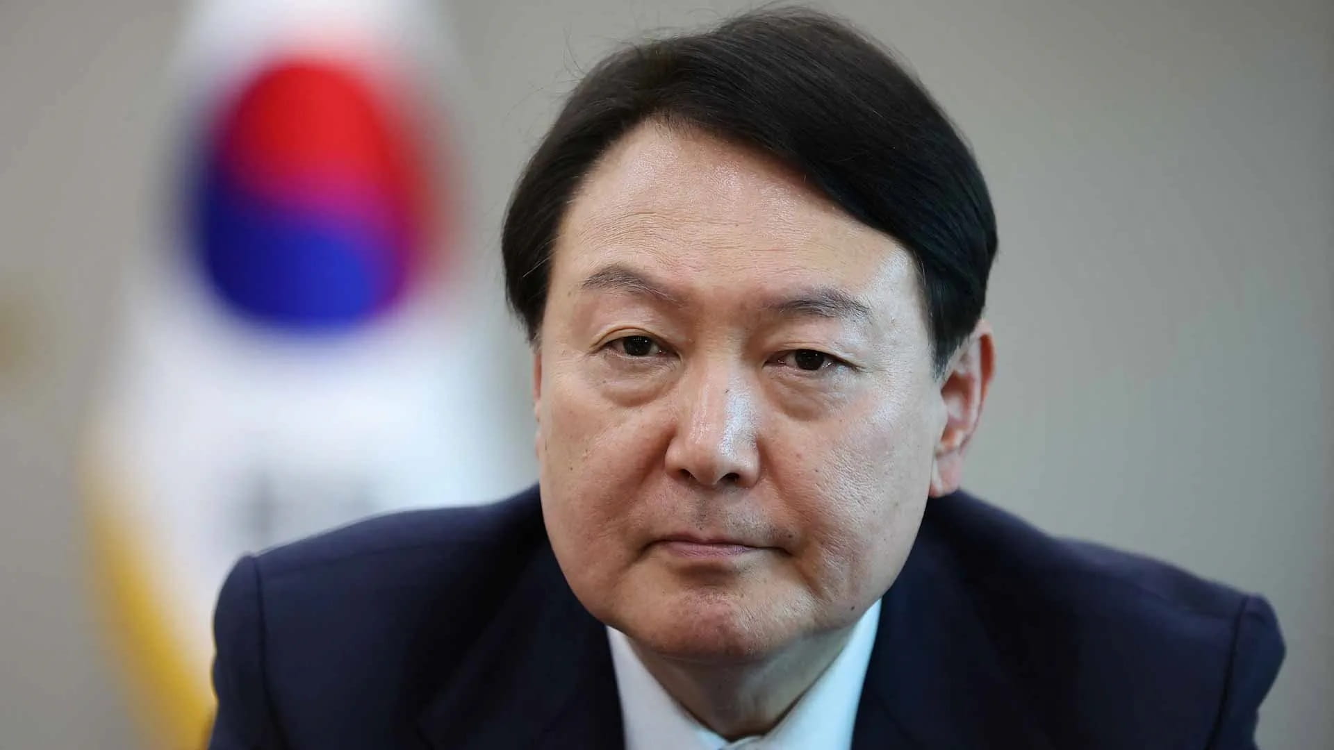 رئيس كوريا الجنوبية يعتذر للشعب بسبب قرار فرض الأحكام العرفية 