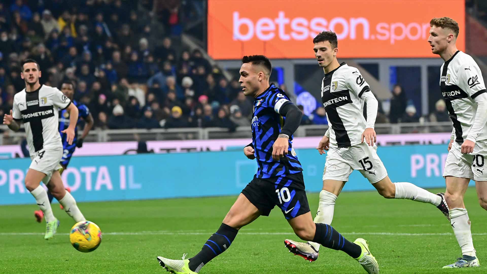 Inter beat Parma to close in on Serie A leaders Napoli