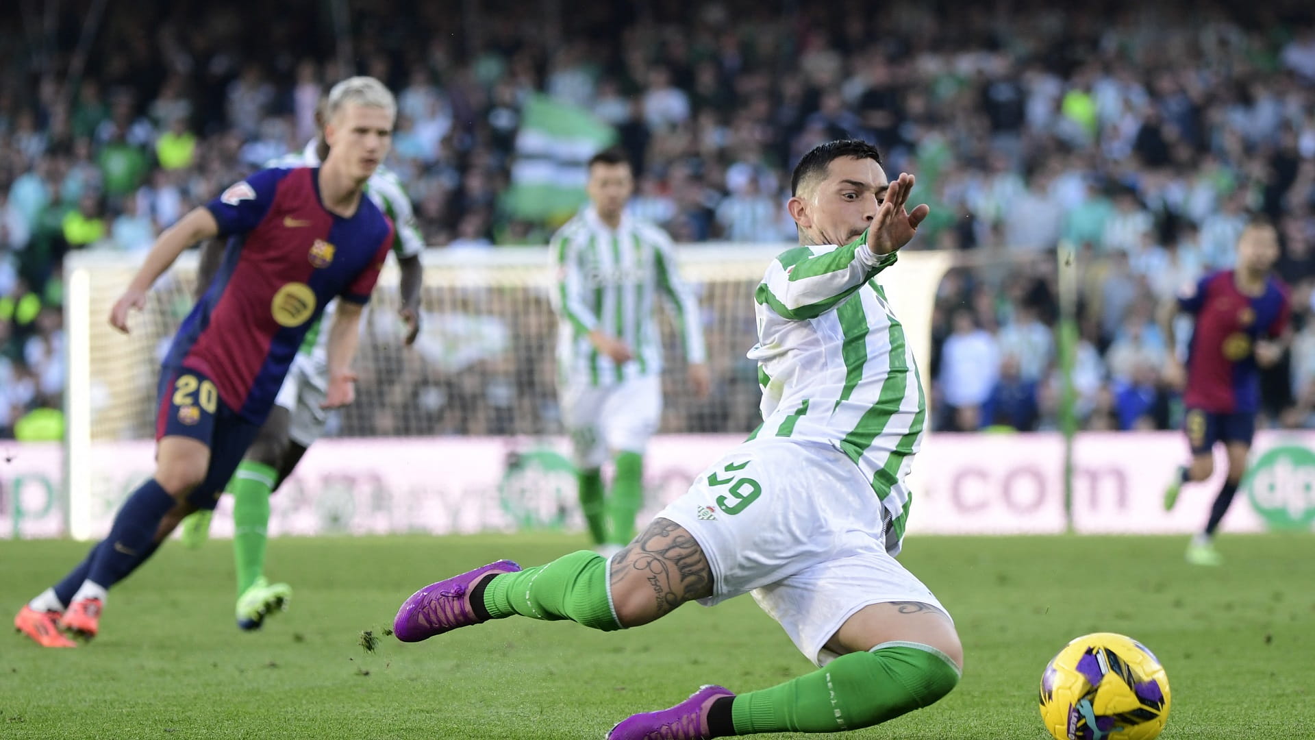 Betis snatch late leveller to deny Liga leaders Barca 