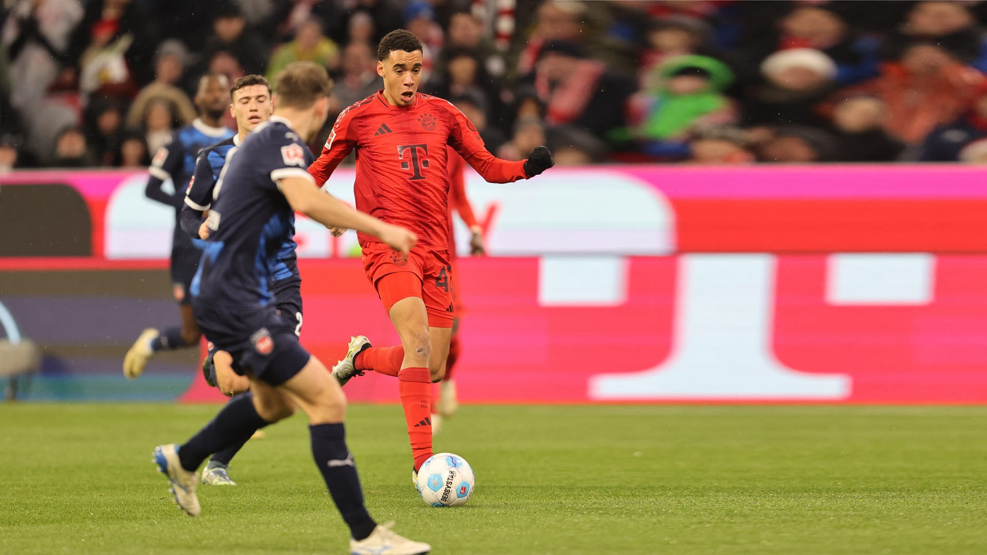 Musiala to the rescue as Bayern go six clear 