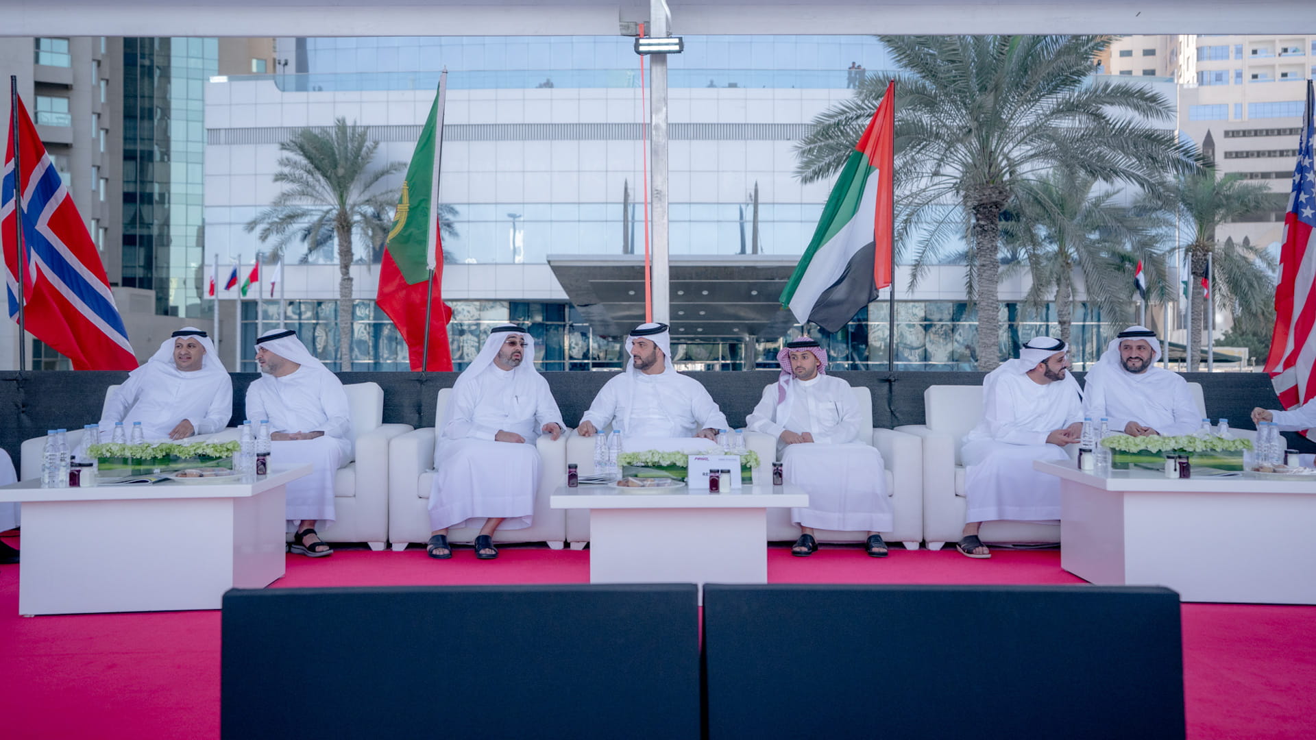 سلطان بن أحمد يتوّج الفائزين ببطولة العالم للزوارق السريعة