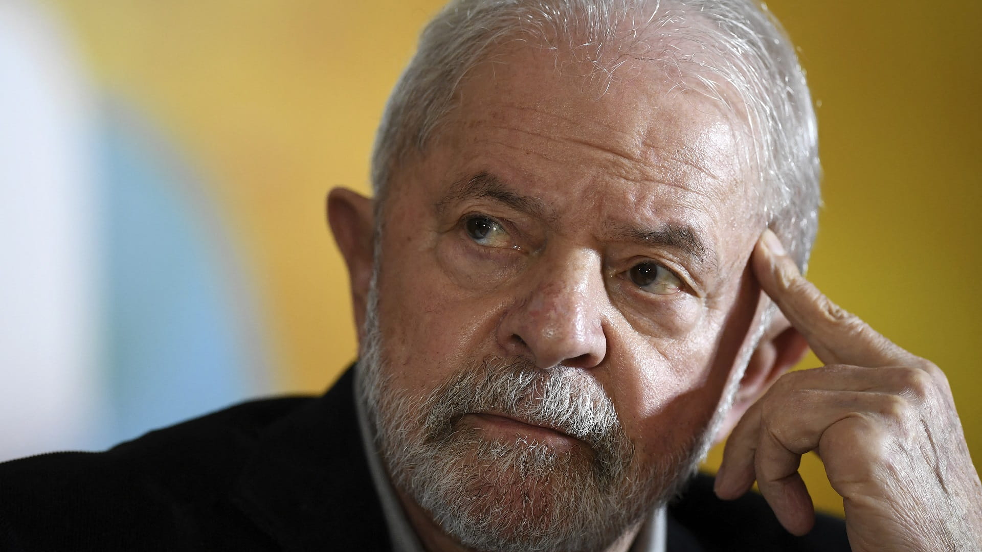 Lula undergoes surgery for brain hemorrhage 