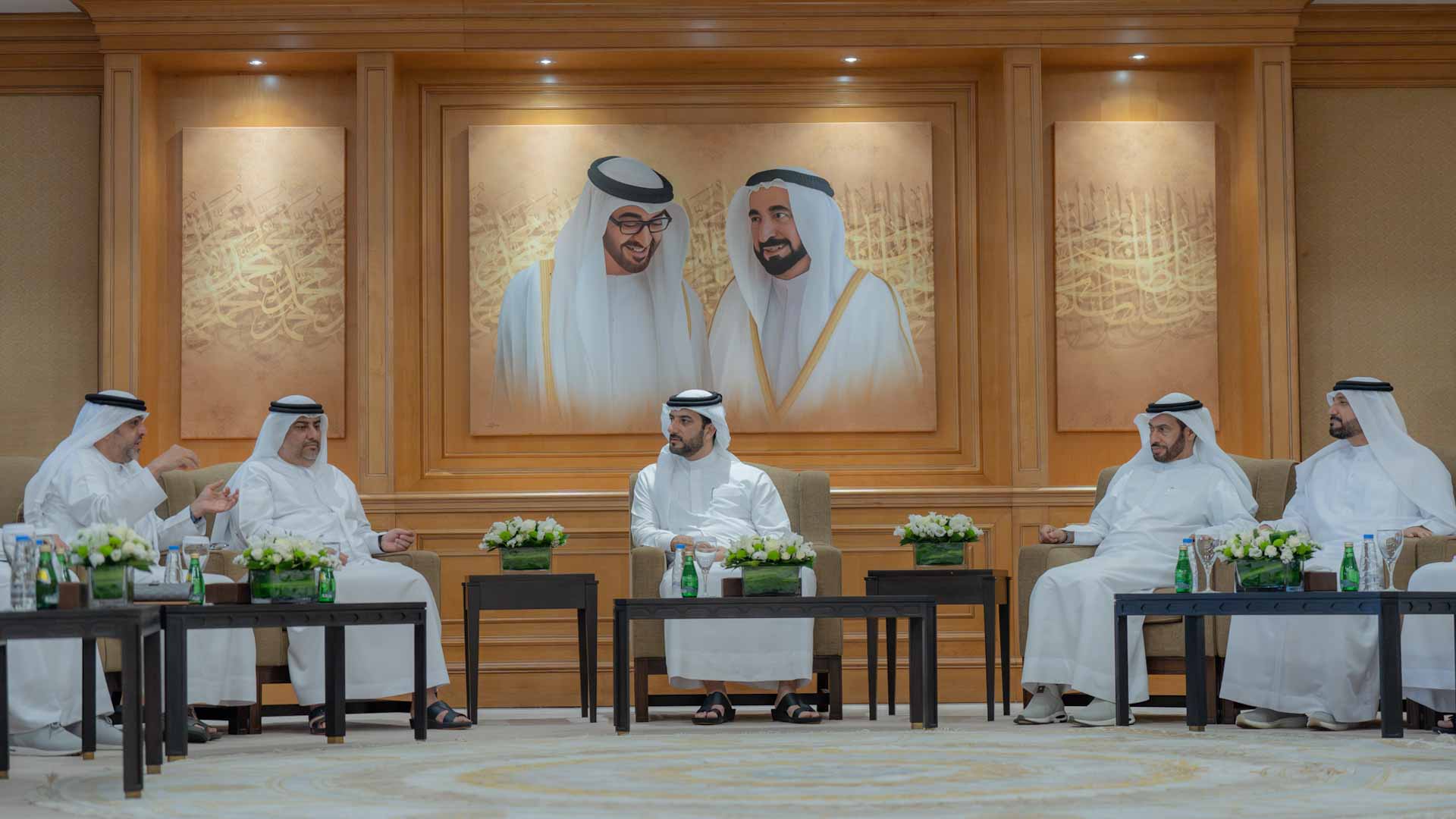 Sultan bin Ahmed receives DIFC Courts delegation 