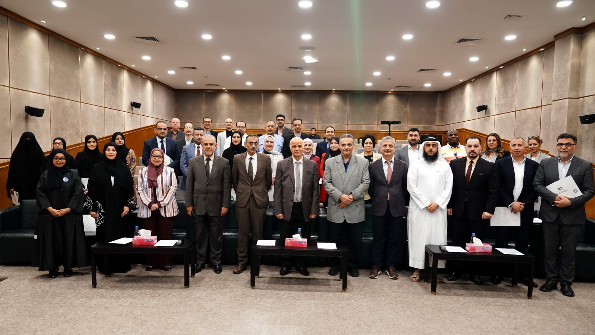 جامعة الشارقة تكرم الدفعة الثالثة من "أبطال الإرشاد الأكاديمي"  