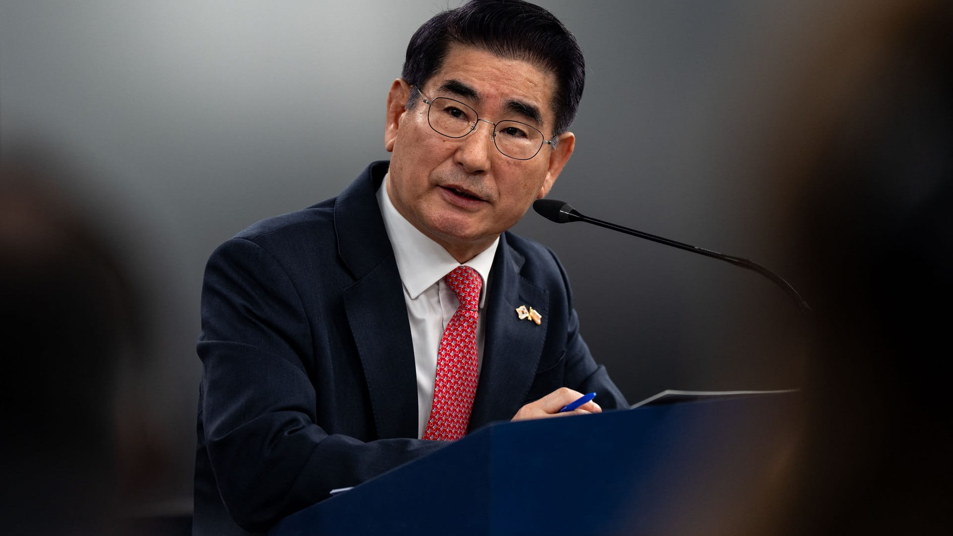 S. Korean ex-defence minister tried to kill himself 