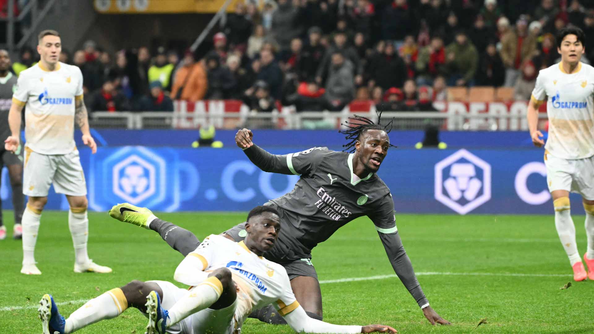 ميلان يخطف فوزاً هاماً من سرفينا في دوري الأبطال 