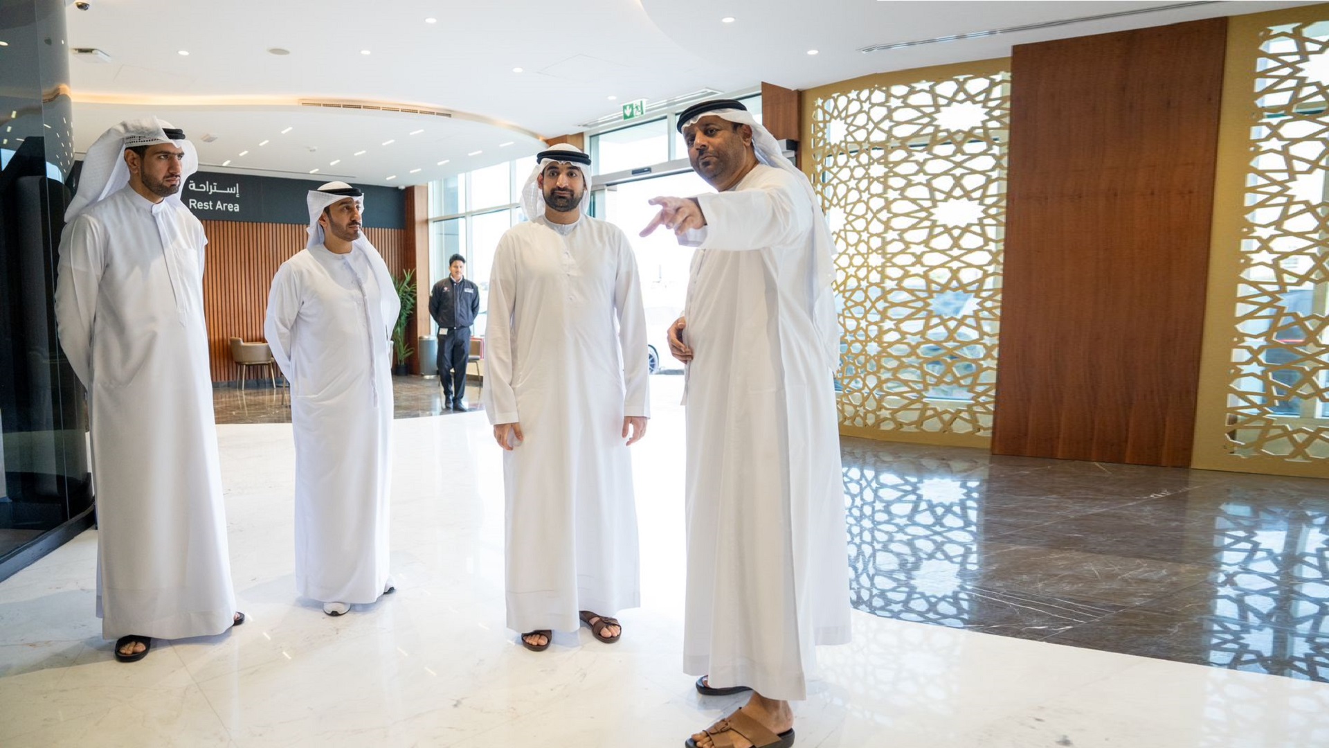 سعود بن سلطان القاسمي يزور مجلس الشارقة الرياضي ويتفقد إداراته 