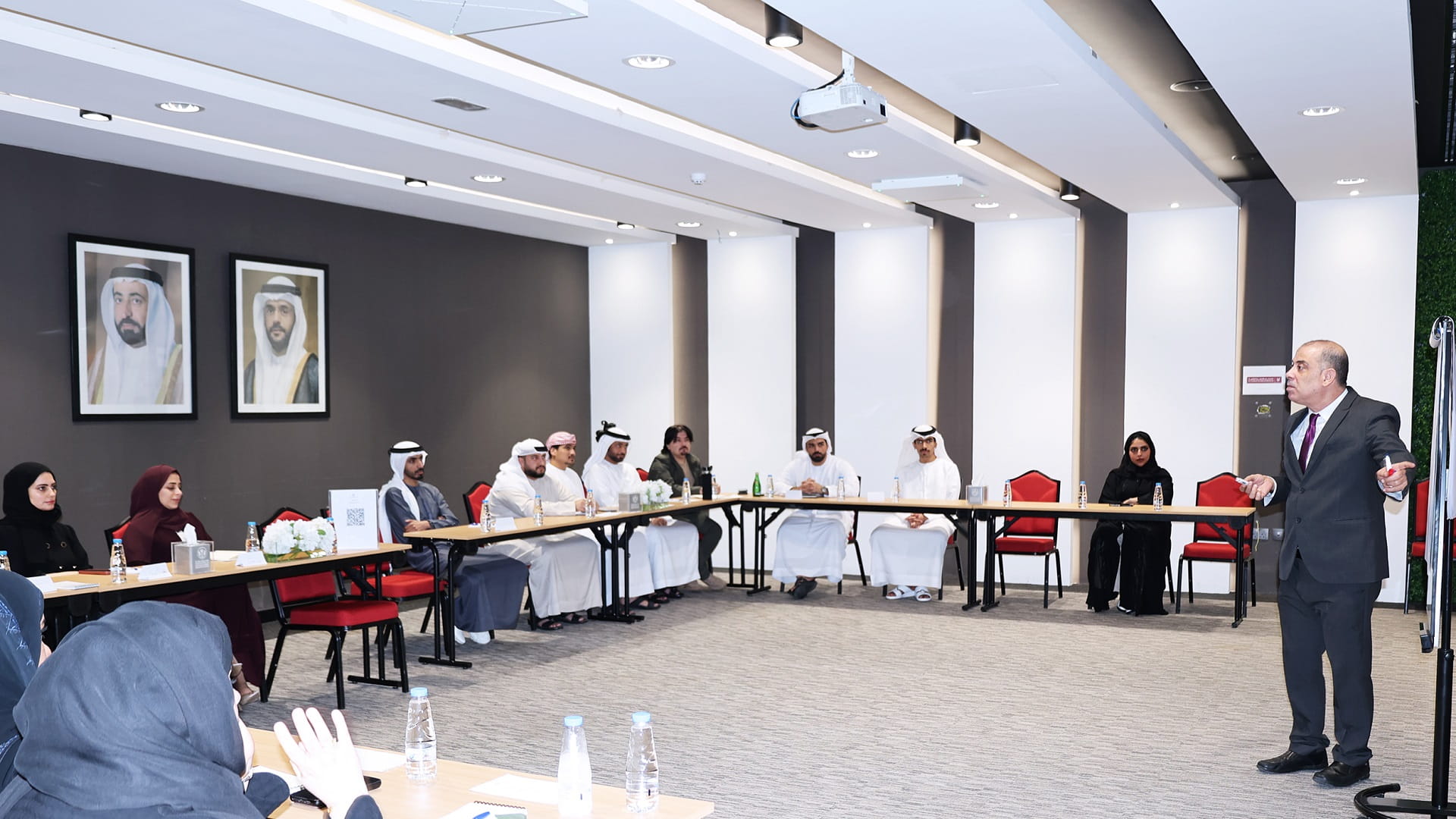 أشغال الشارقة تستضيف ورشة "بوصلة التفكير" 