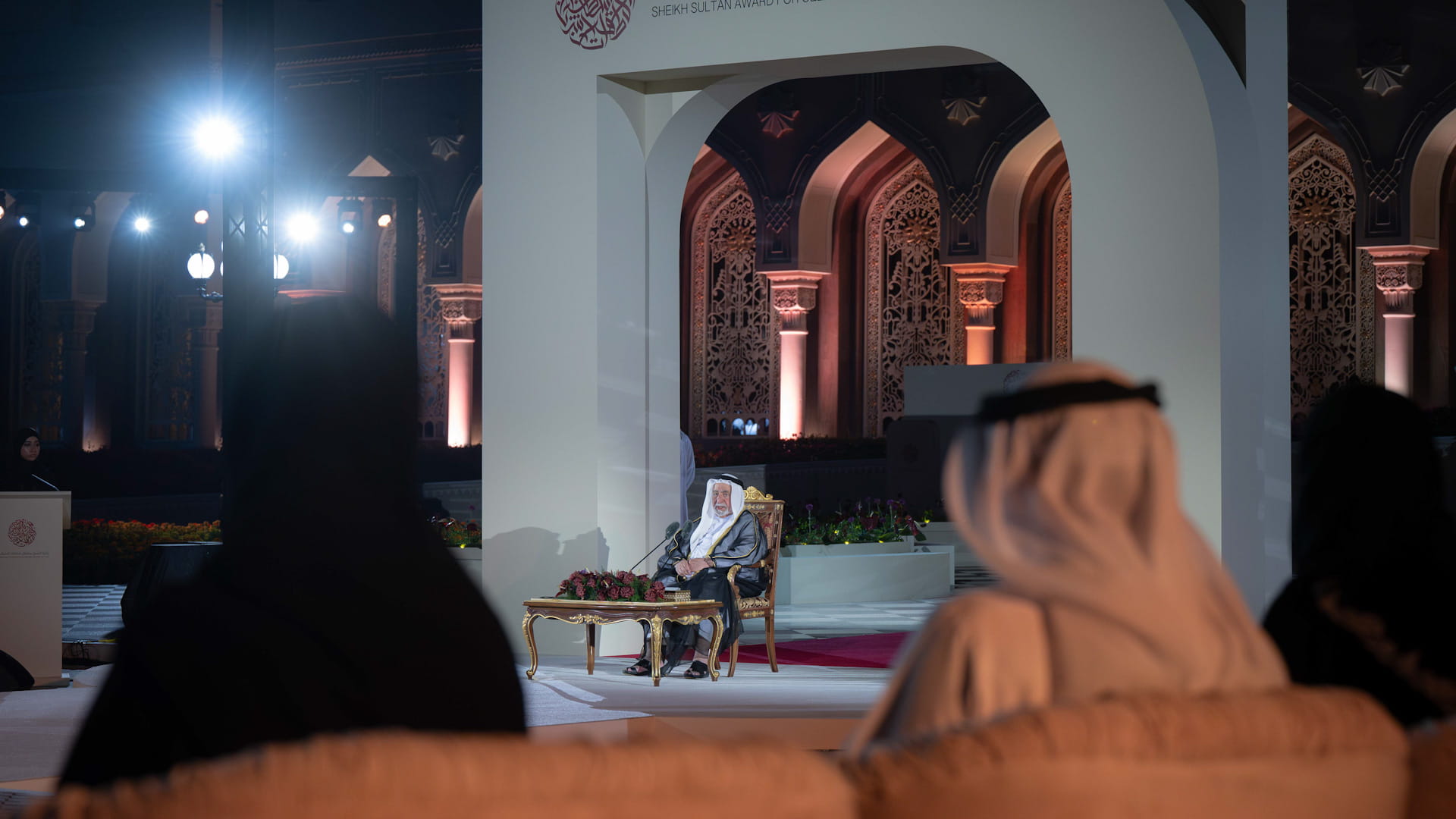 حاكم الشارقة يشهد تكريم الفائزين بجائزة الشيخ سلطان لطاقات الشباب