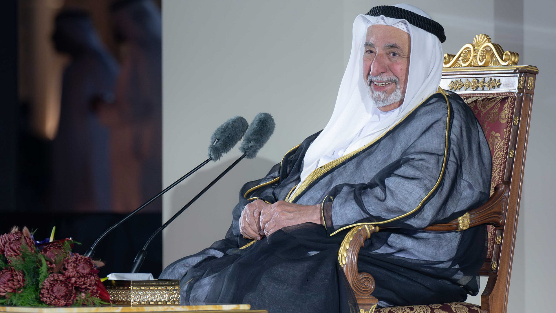 حاكم الشارقة يشهد تكريم الفائزين بجائزة الشيخ سلطان لطاقات الشباب