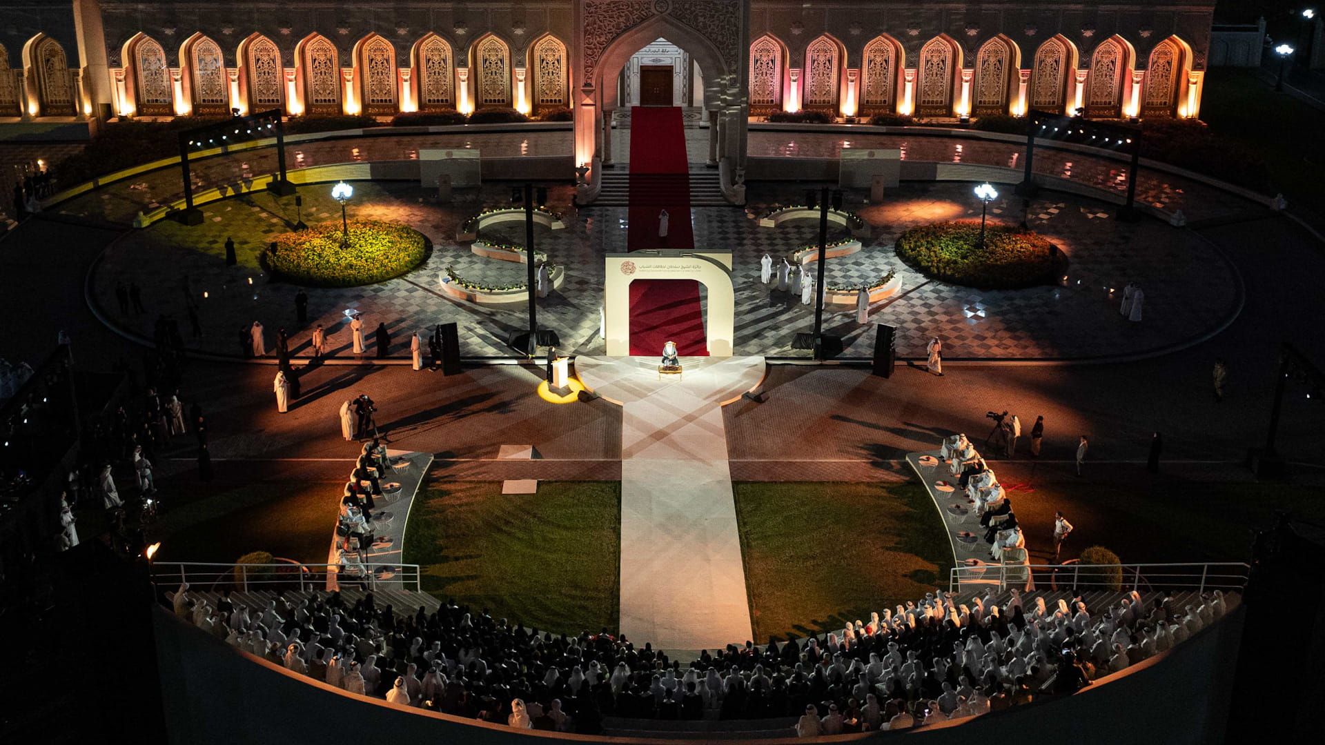 حاكم الشارقة يشهد تكريم الفائزين بجائزة الشيخ سلطان لطاقات الشباب