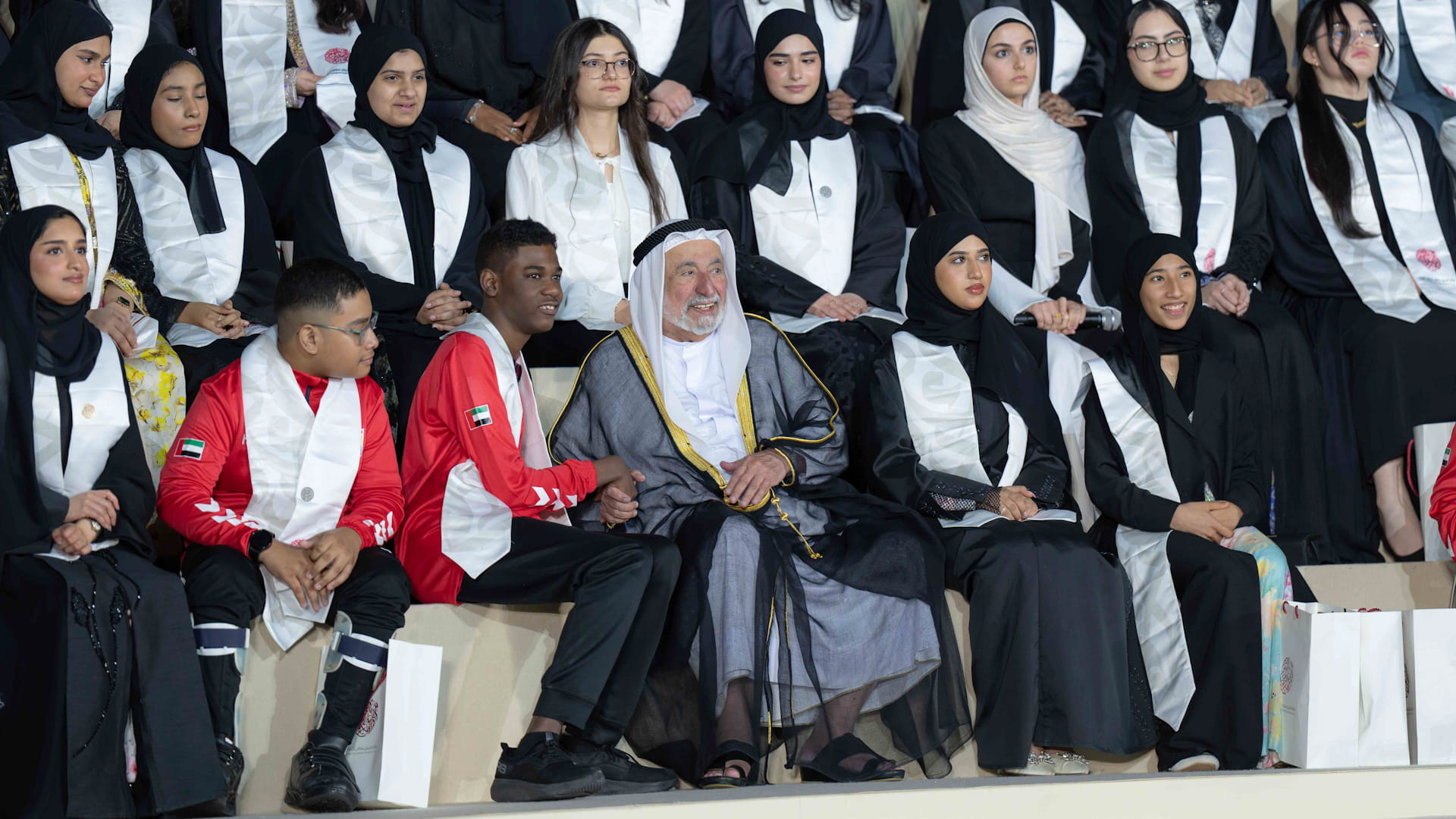 حاكم الشارقة يشهد تكريم الفائزين بجائزة الشيخ سلطان لطاقات الشباب