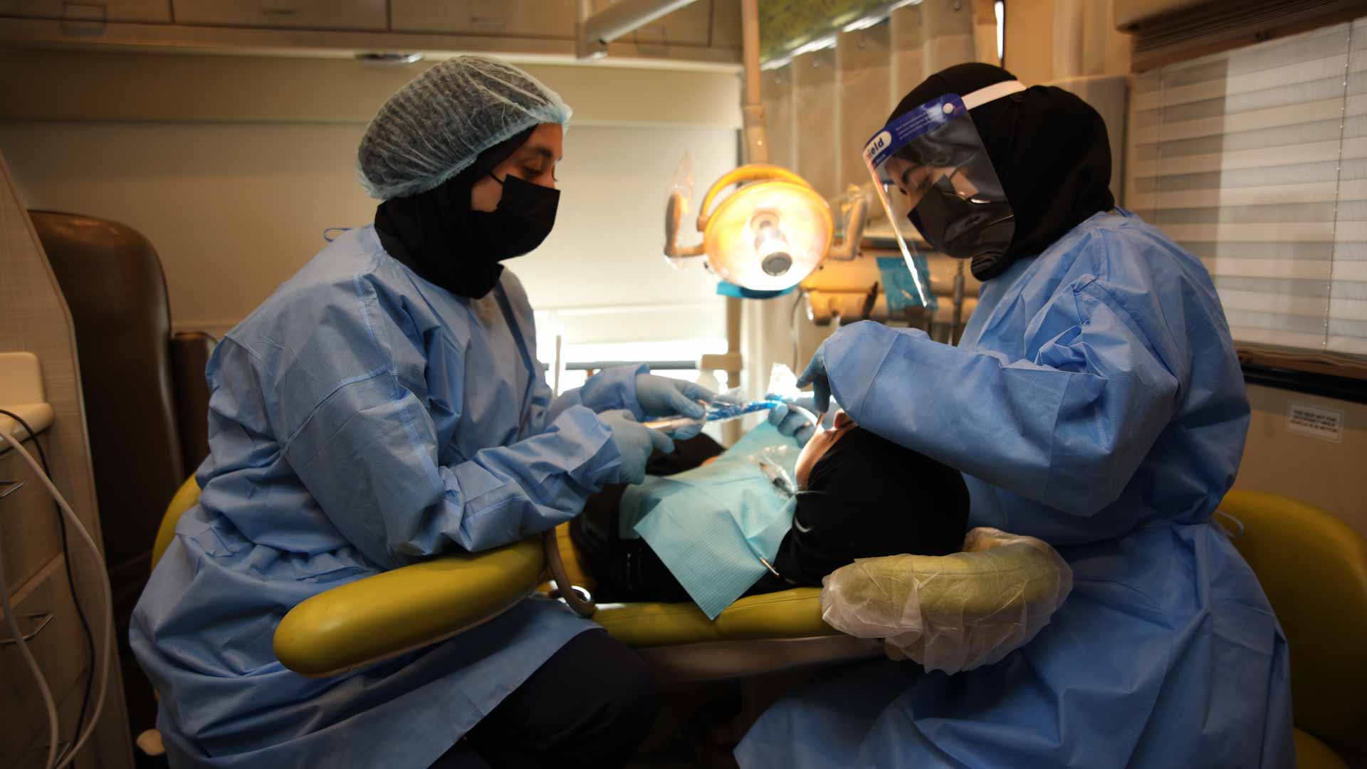 "تمكين الشارقة" تنظم فحوصات أسنان مجانية لمنتسبيها 