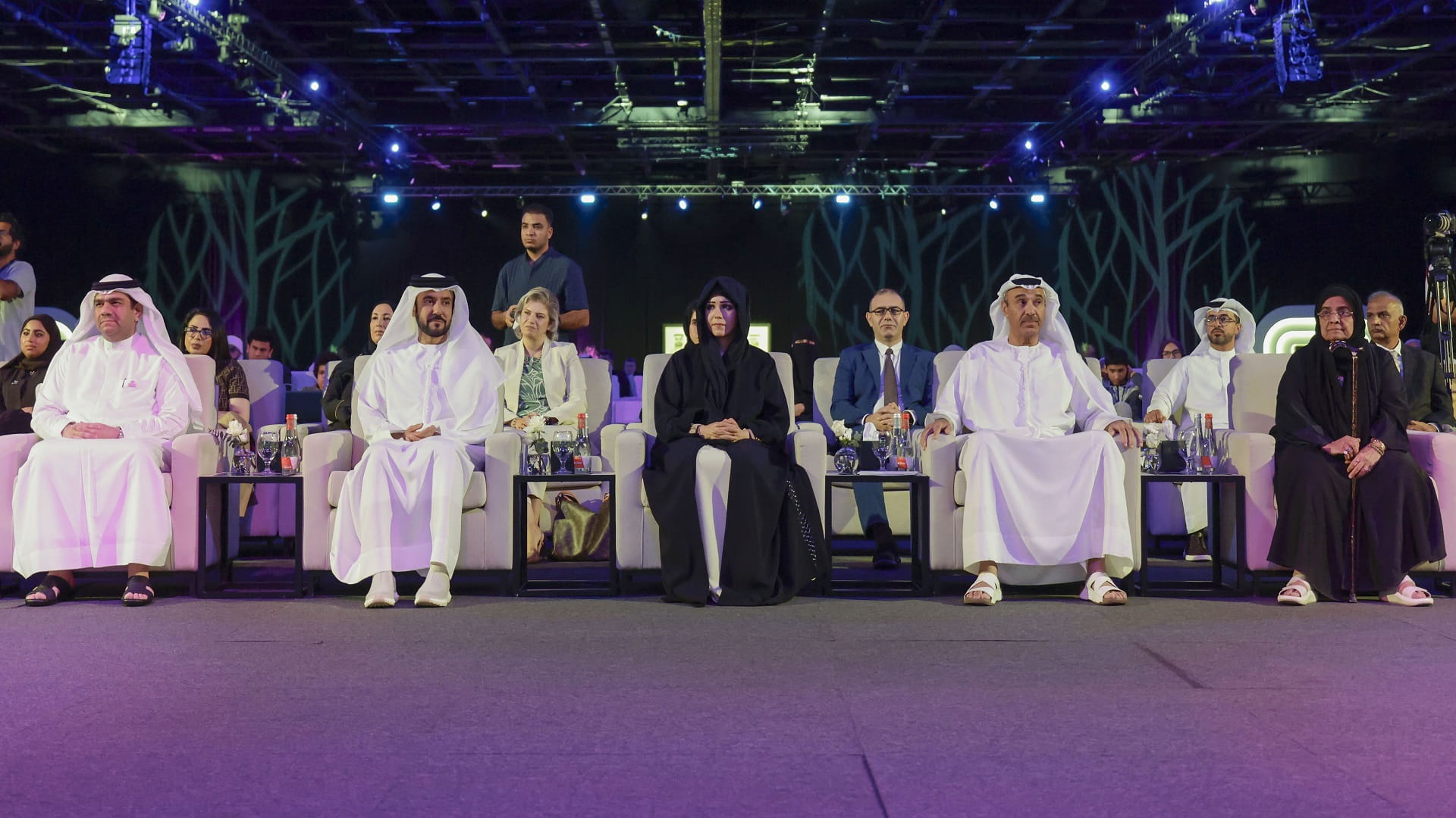 لطيفة بنت محمد تشهد حفل تخريج جامعة دبي الطبية لـ 220 طالبة 