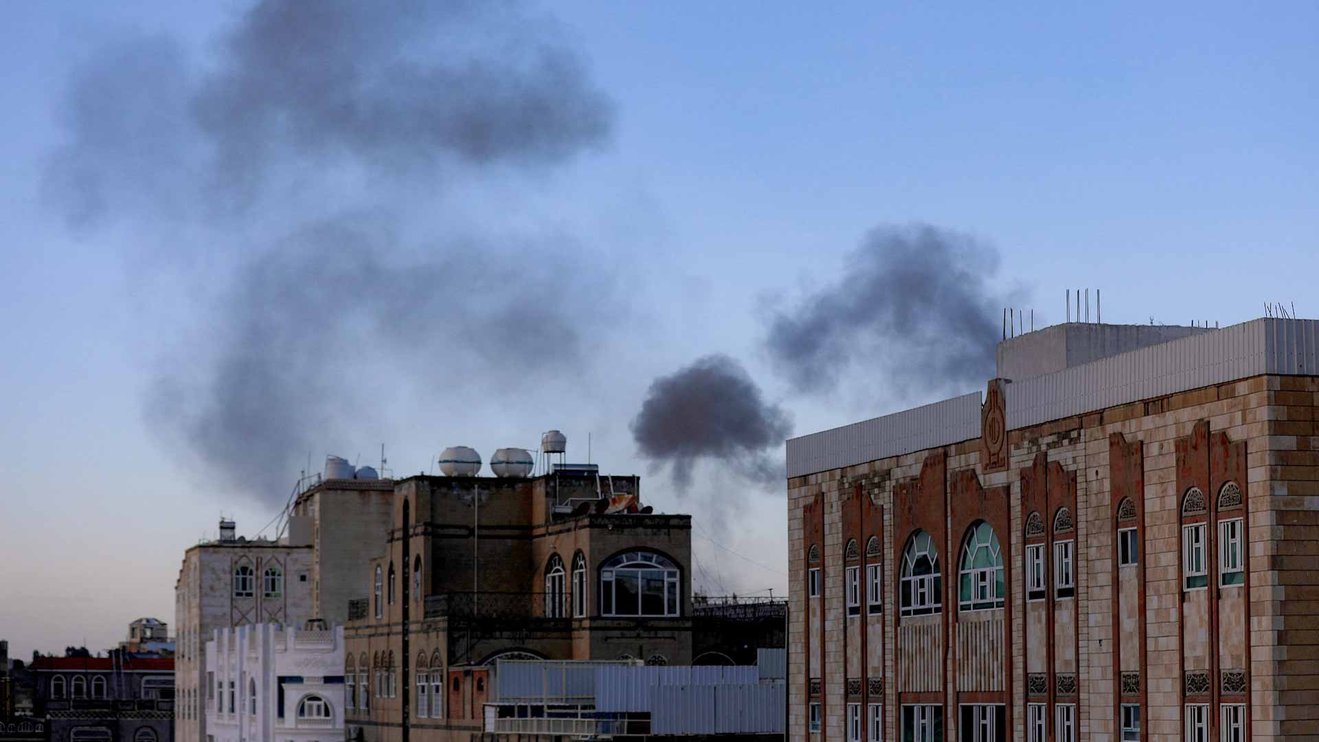 ضربات جوية إسرائيلية تقتل 9 في اليمن وتستهدف منشآت حيوية