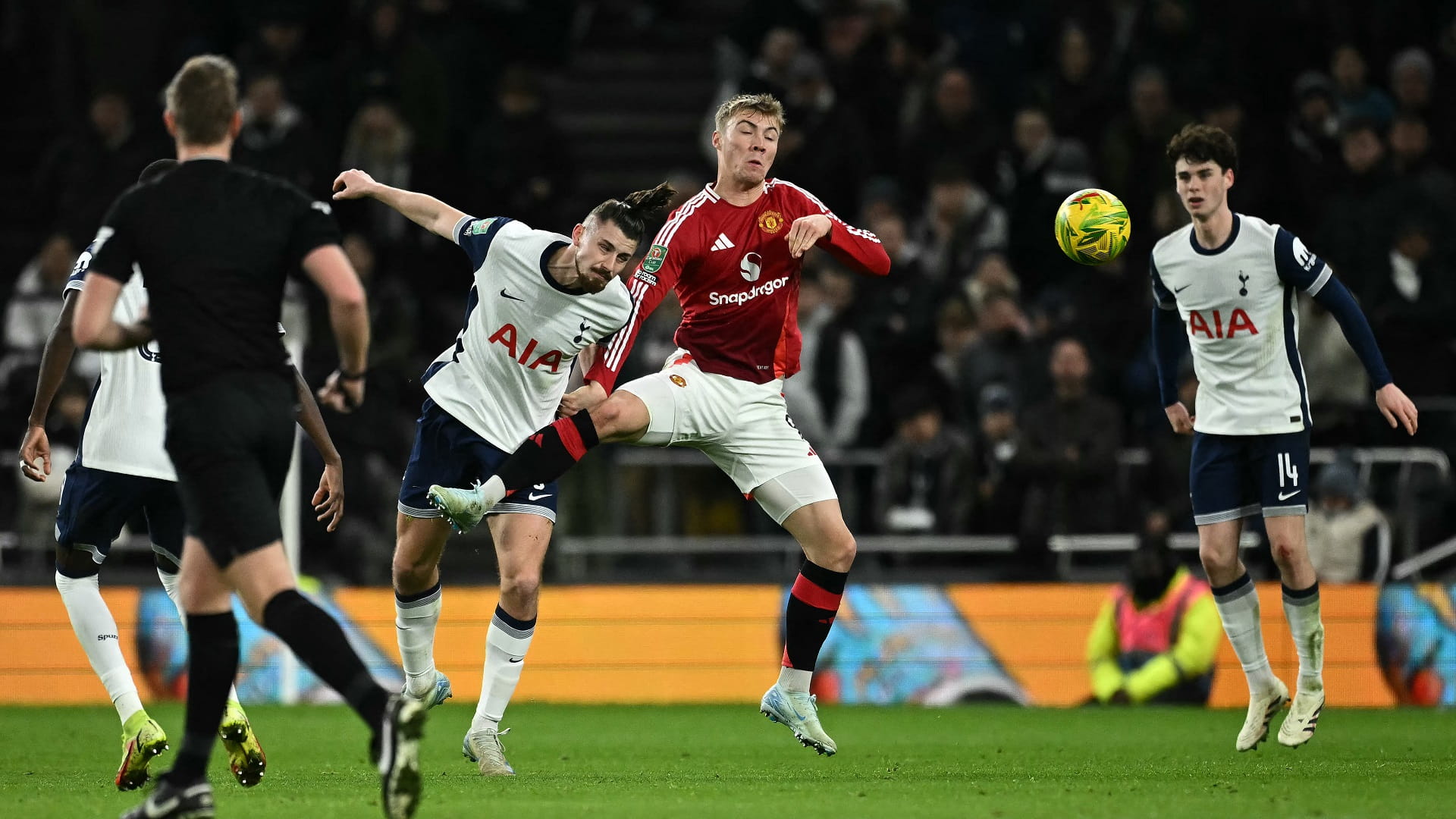 Tottenham survive Man Utd comeback to reach League Cup semis 