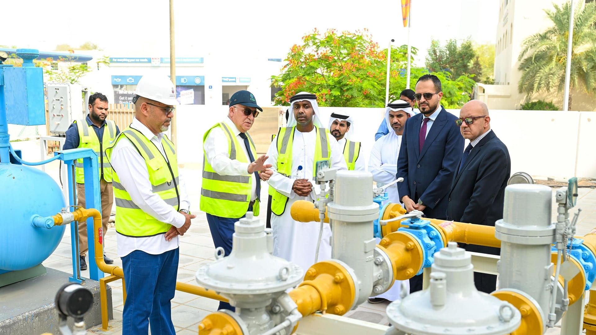 لجنة أبوظبي لتداول المواد البترولية تصدر أول تصريح تداول بالإمارة