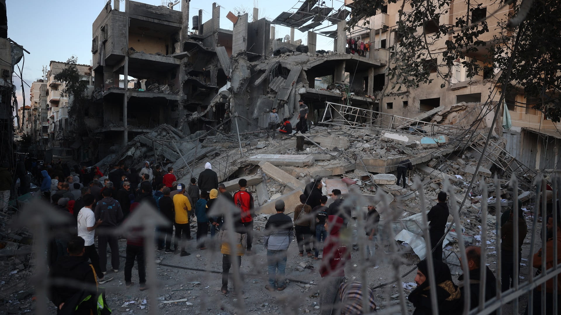 عشرات الوفيات والجرحى في اليوم الـ442 للحرب على غزة 