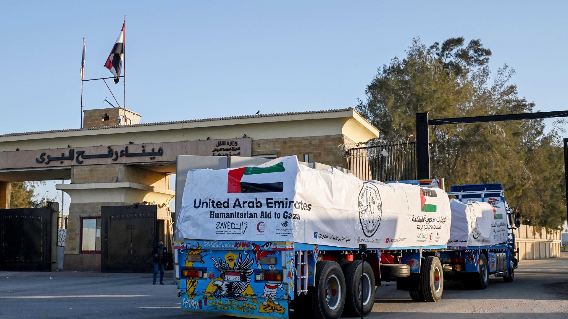 Three UAE aid convoys arrive in Gaza Strip this week 