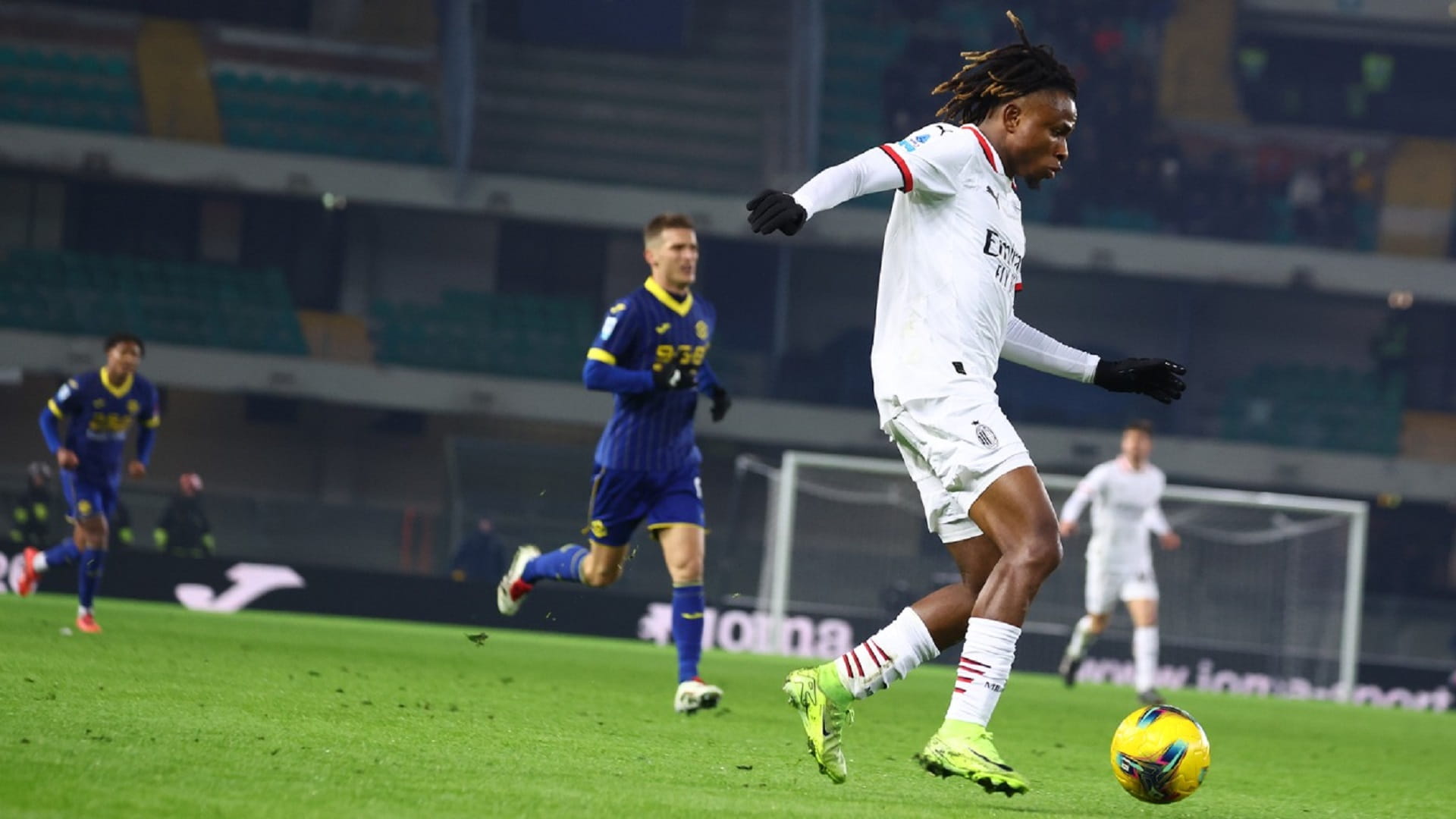 Reijnders gifts ailing Milan festive cheer at Verona 