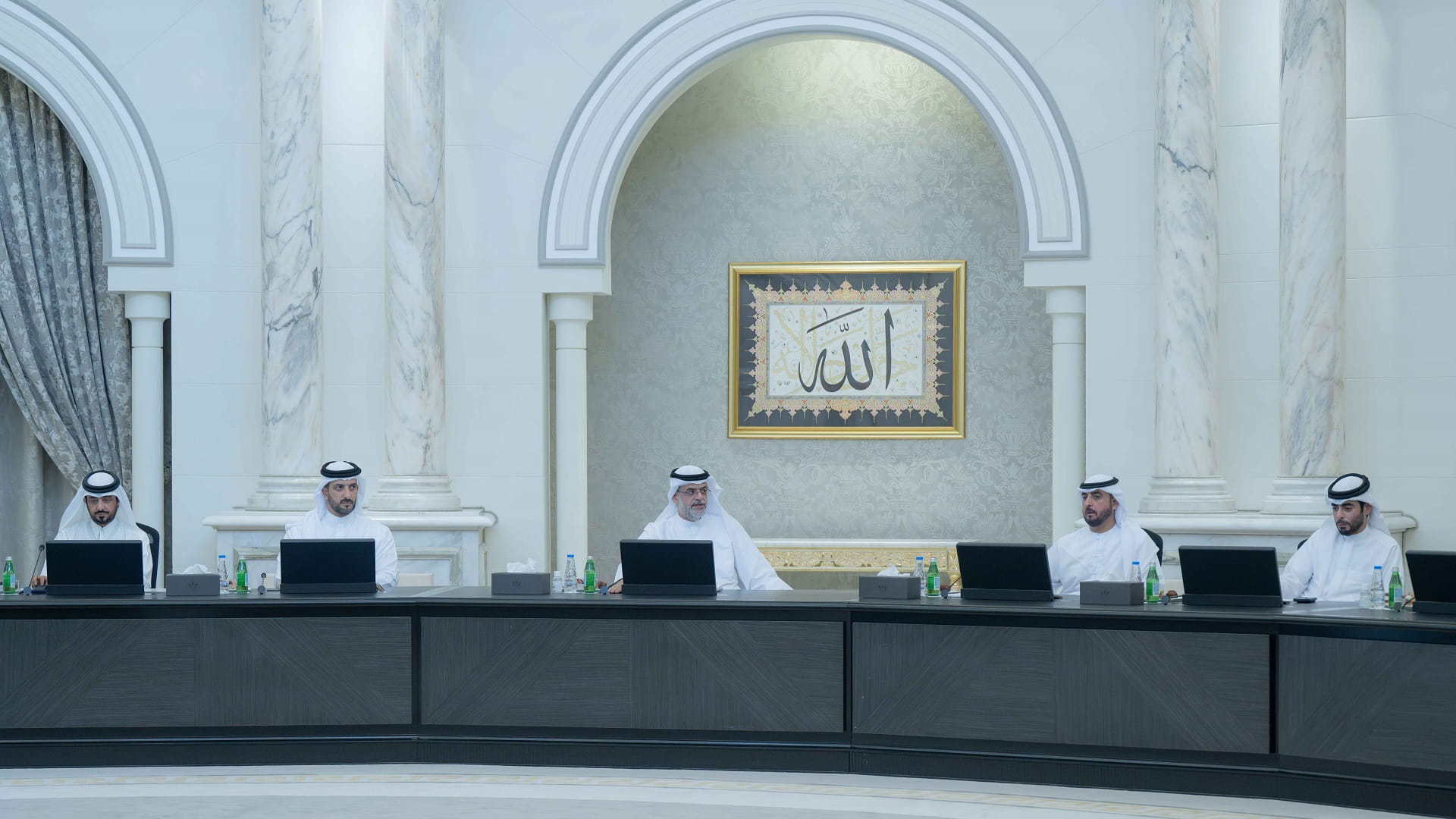SEC reviews proposals for job seekers’ training prog in Sharjah 