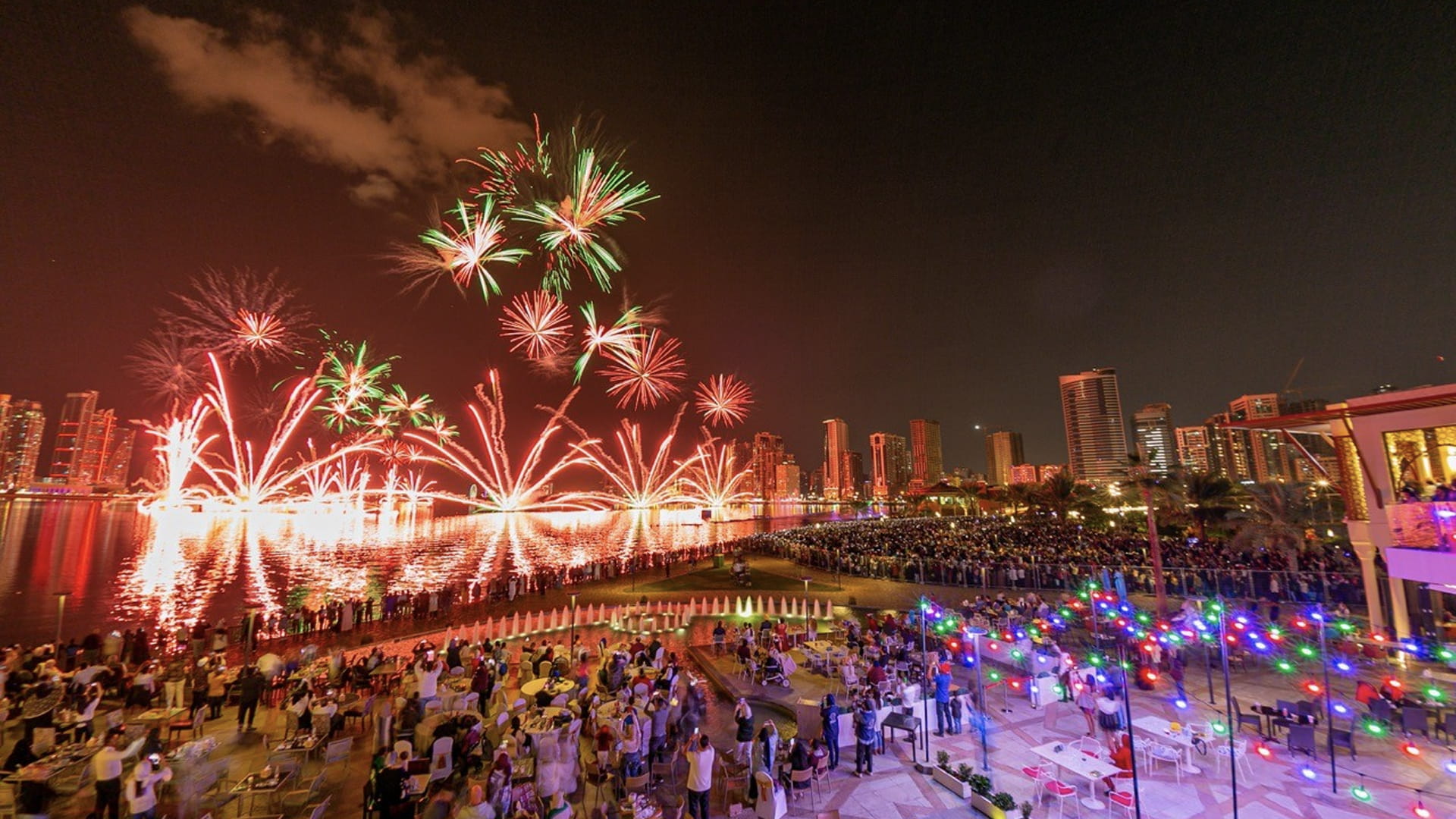 "شروق" تستقبل السنة الجديدة بـ 25 دقيقة من الألعاب النارية 