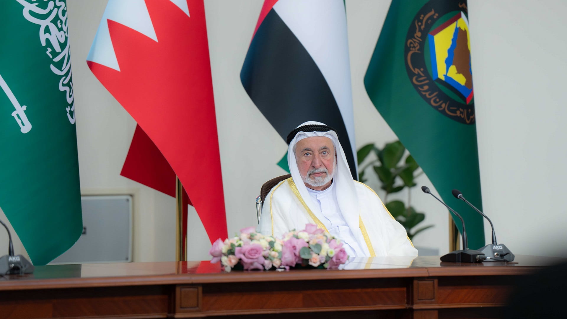 Sharjah Ruler welcomes participants of Gulf Bridges 