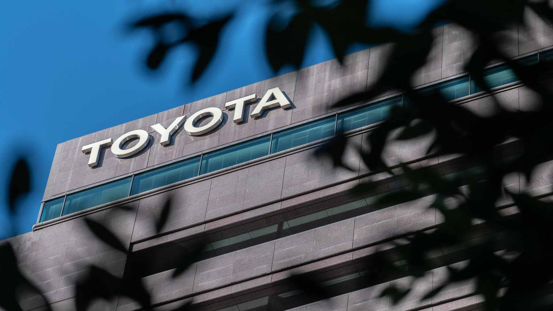 إنتاج "تويوتا" يتراجع للشهر العاشر رغم ارتفاع المبيعات العالمية