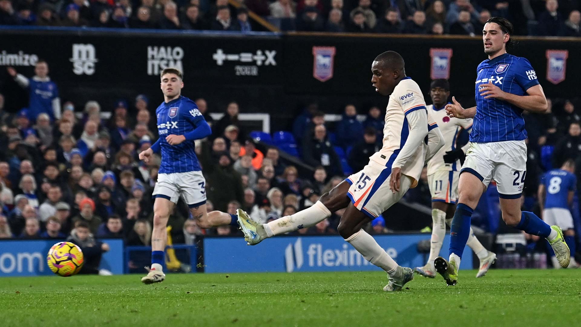 Chelsea's title hopes rocked by shock defeat at Ipswich 