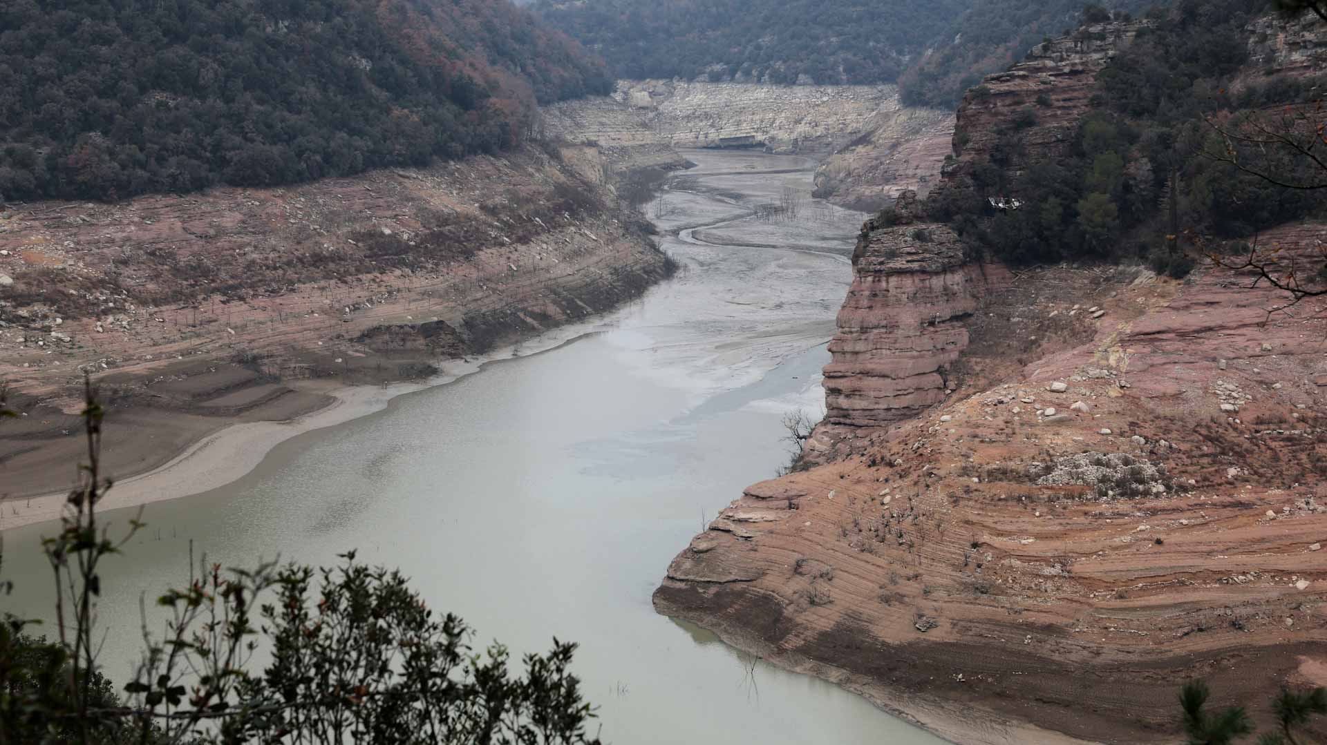Image for the title: Barcelona faces water restrictions as drought emergency declared 