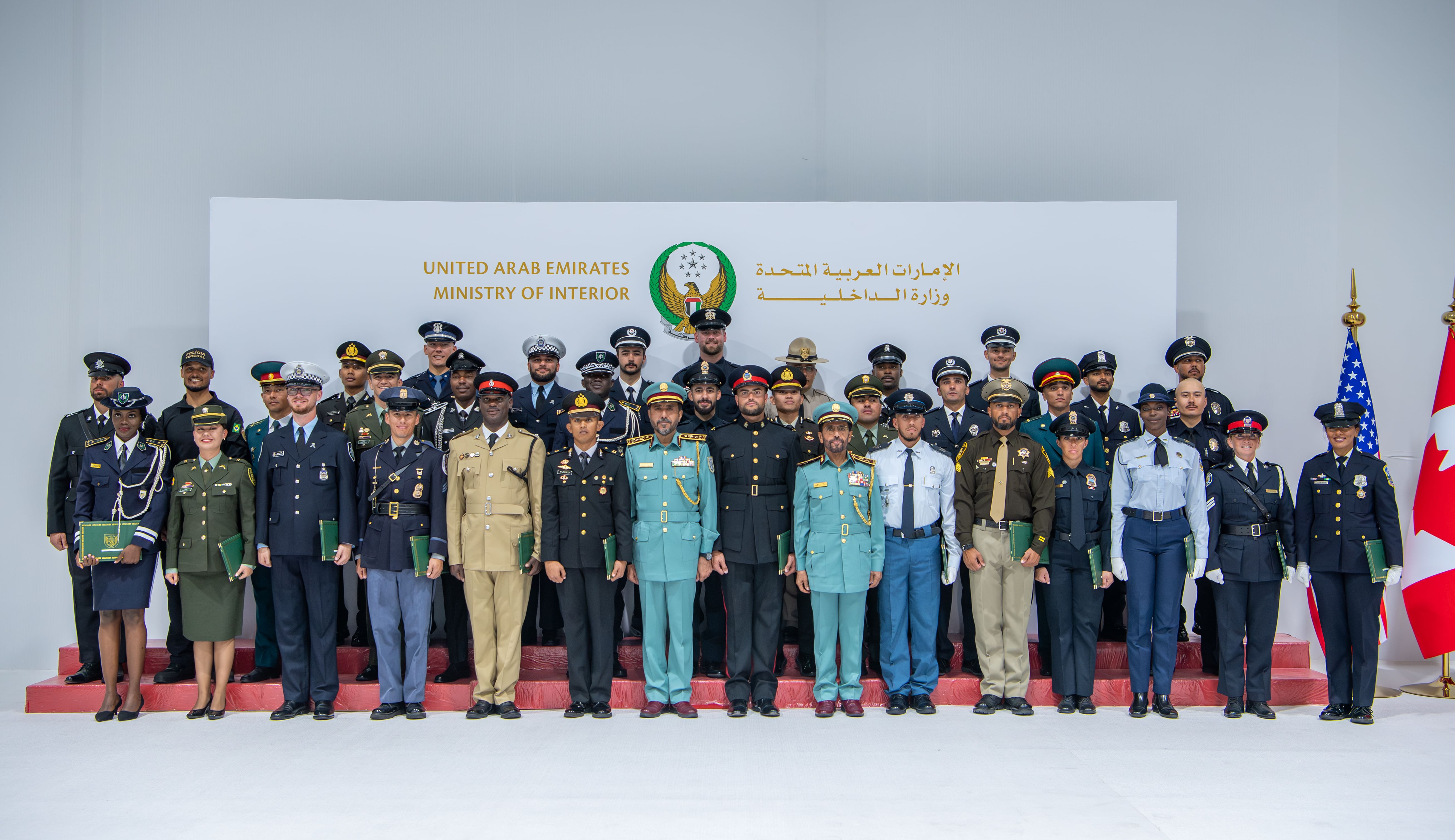 صورة بعنوان: وكيل وزارة الداخلية يكرم الطلبة الموفدين من الدول الصديقة 