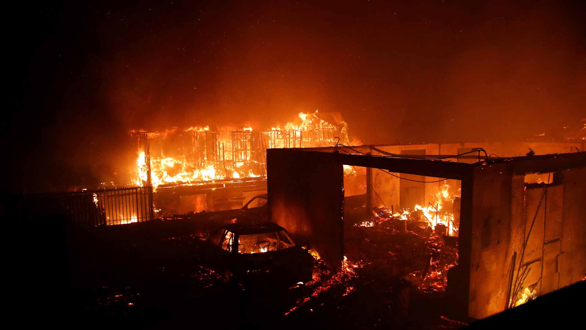 Image for the title: 10 feared dead in Chile forest fires: officials 