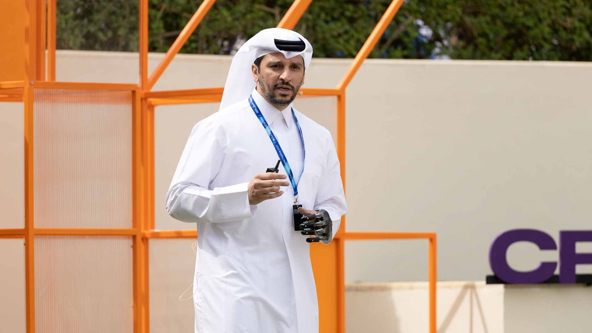 صورة بعنوان: فهد بادار يشعل منصة الإبداع في مهرجان الشارقة لريادة الأعمال 2024 