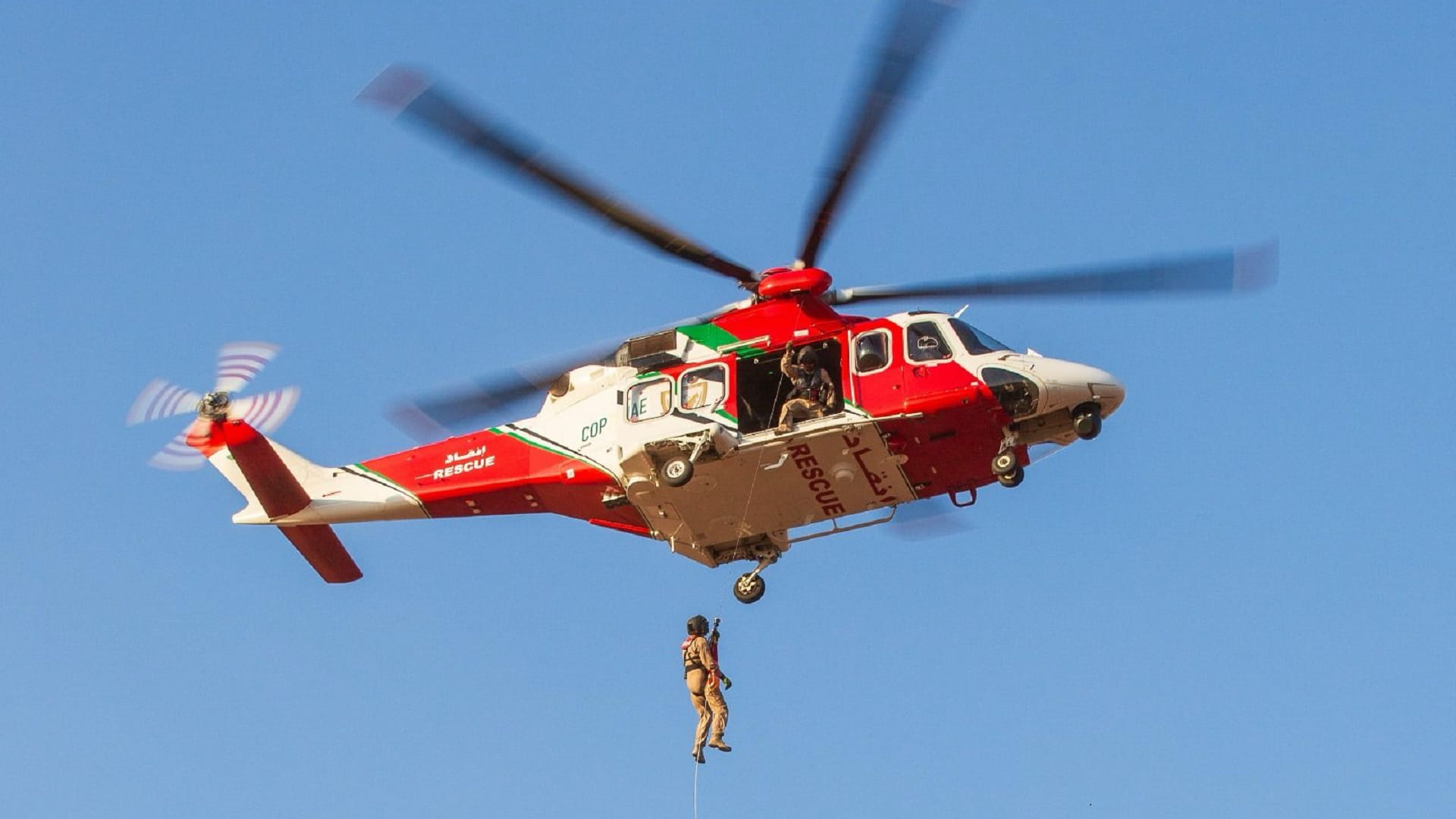 Image for the title: National Guard Command rescues two people missing at sea 