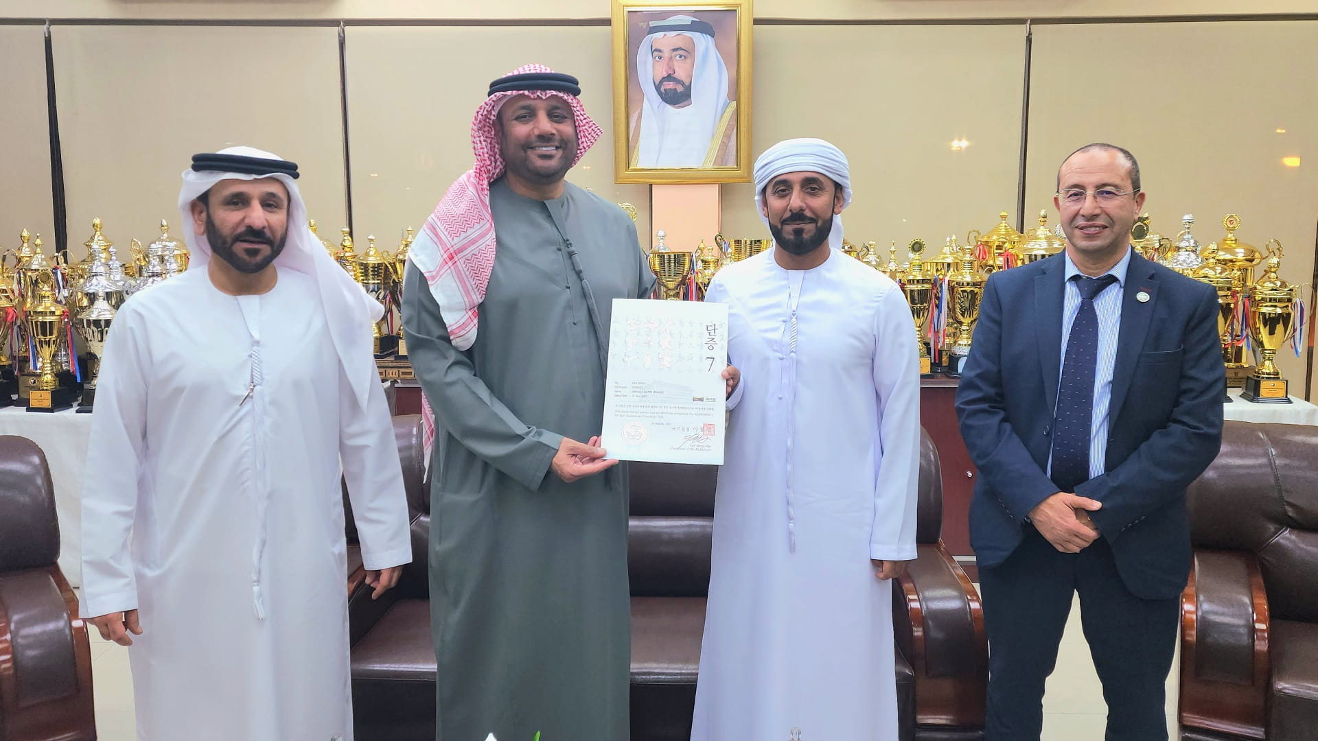 صورة بعنوان: المدير الفني لتايكواندو نادي الشارقة ينال شهادة الحزام الأسود 7دان 