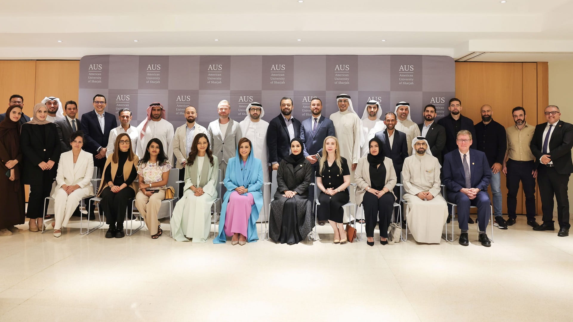 صورة بعنوان: بدور القاسمي تطلق نادي الخريجين التنفيذيين في "أميركية الشارقة" 