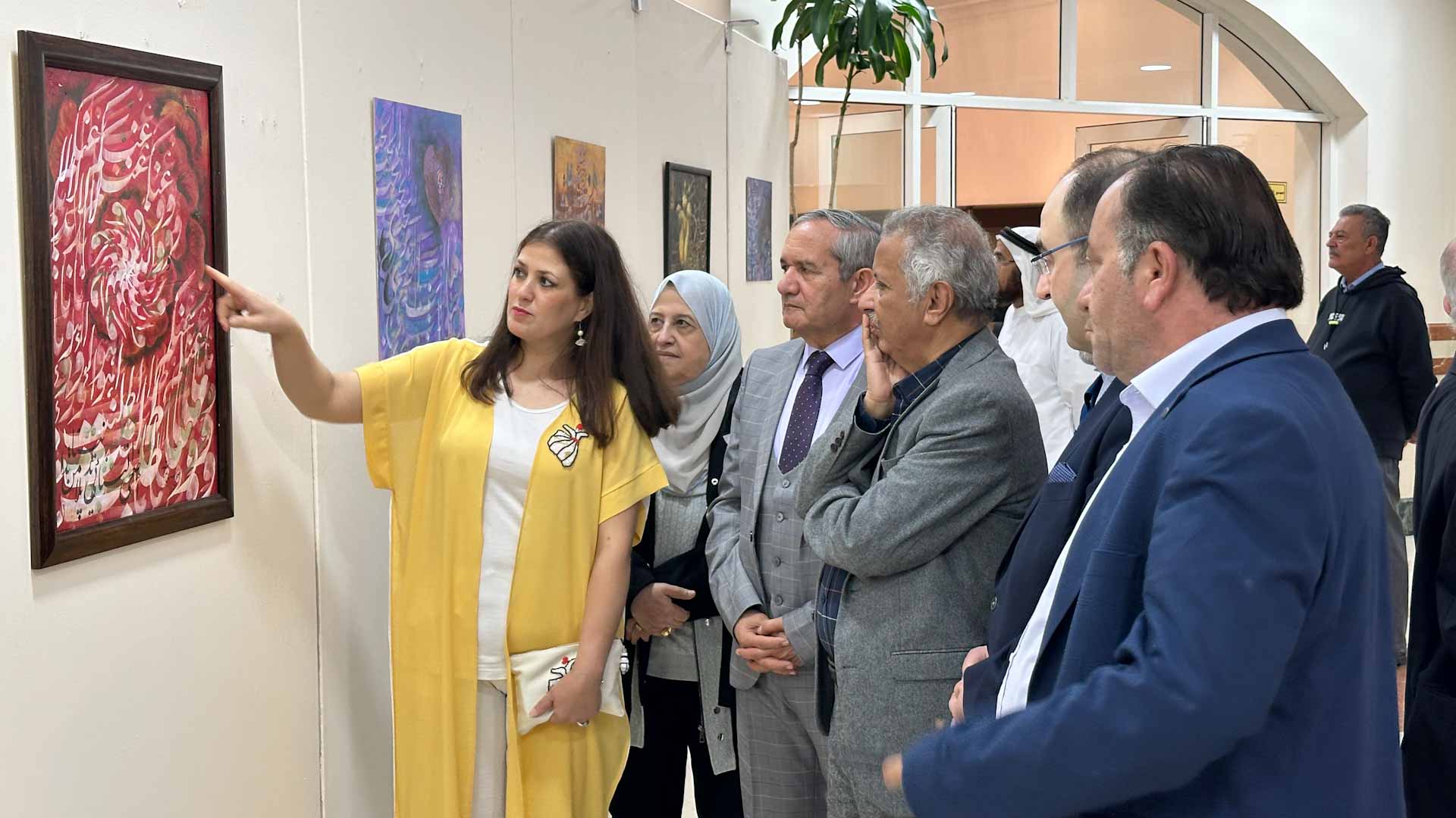 صورة بعنوان: "على قيد الهوى" يجمع الحروفية والتشكيل في النادي الثقافي العربي 