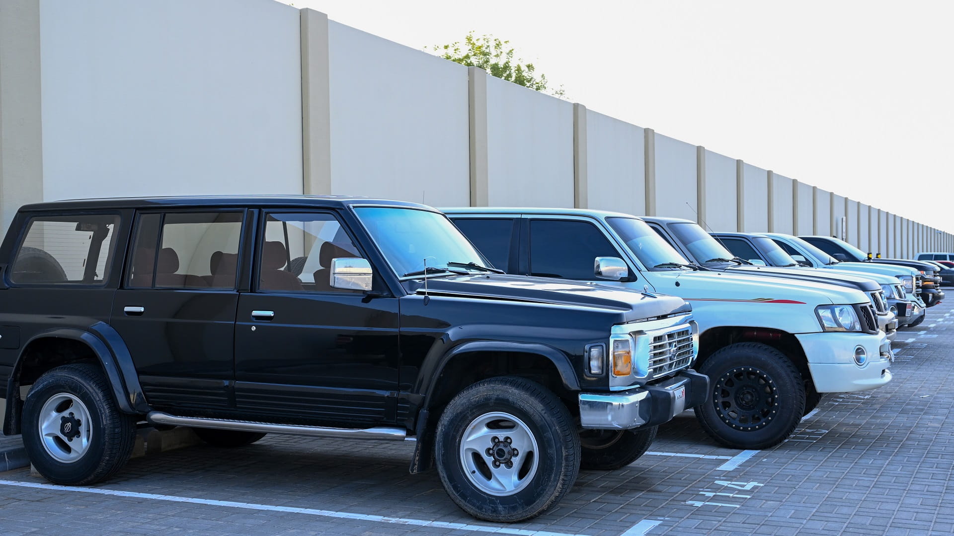 صورة بعنوان: شرطة الشارقة تضبط 11 مركبة استعرض سائقوها أثناء الأمطار 