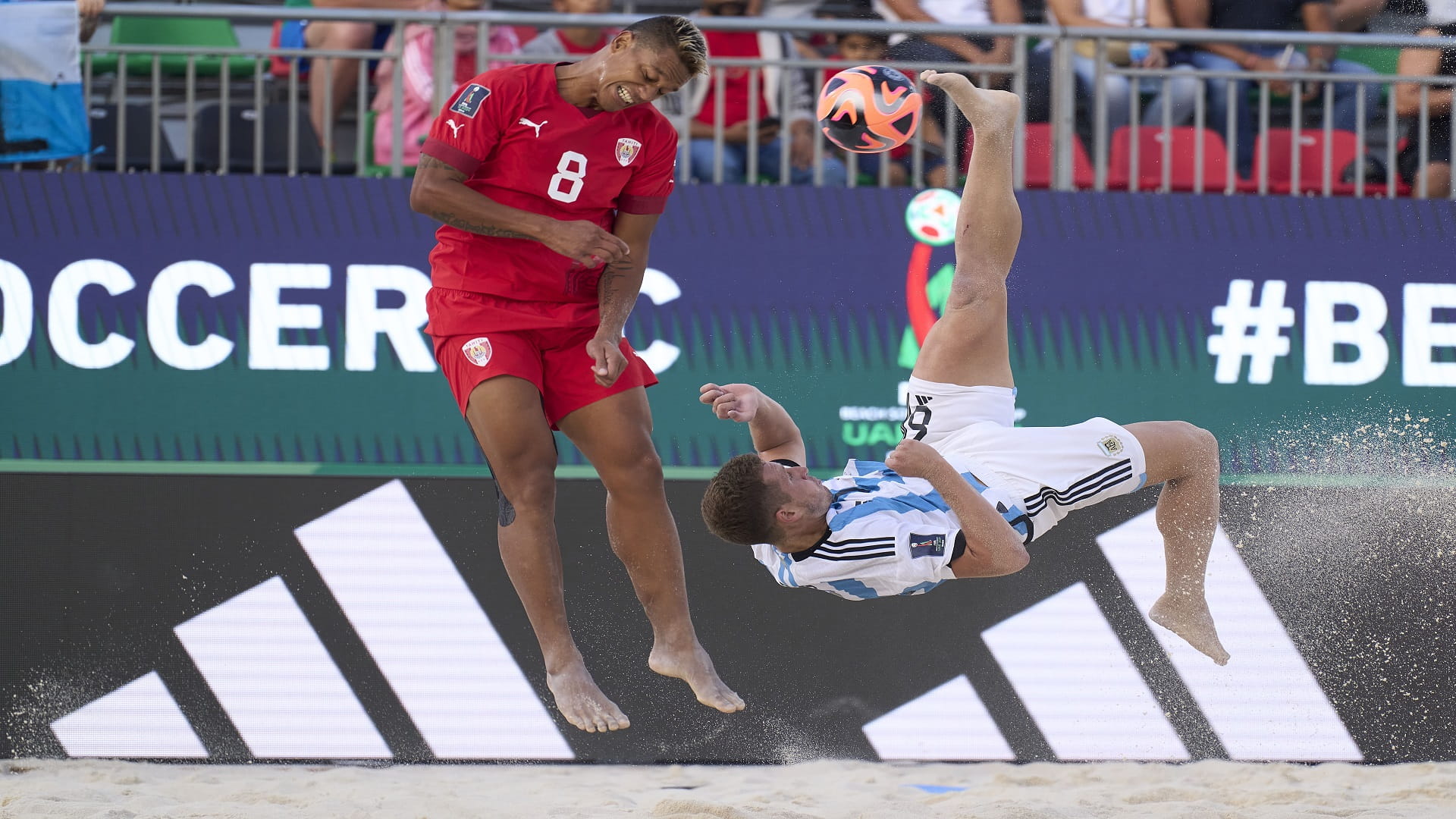 صورة بعنوان: تاهيتي تفوز على الأرجنتين في مونديال الشاطئية بدبي 