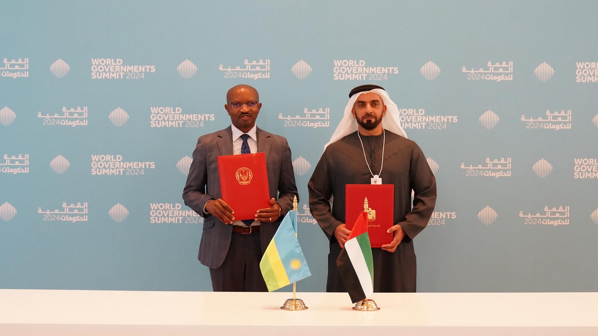 صورة بعنوان: سيف بن زايد ووزير داخلية رواندا يوقعان مذكرة في المجالات الأمنية 