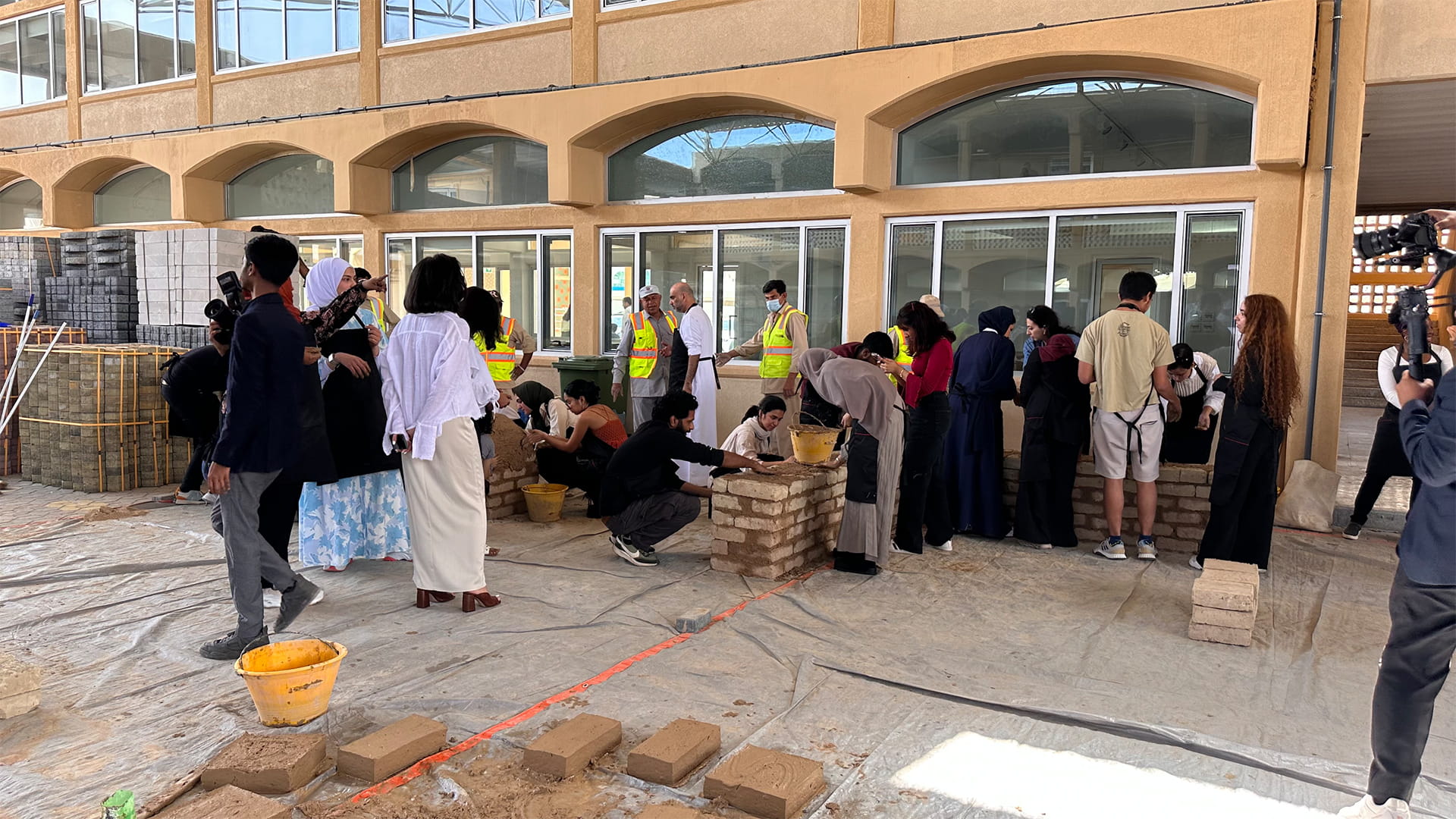 صورة بعنوان: البرنامج الختامي لترينالي الشارقة للعمارة يبحث تقنيات مواد البناء 