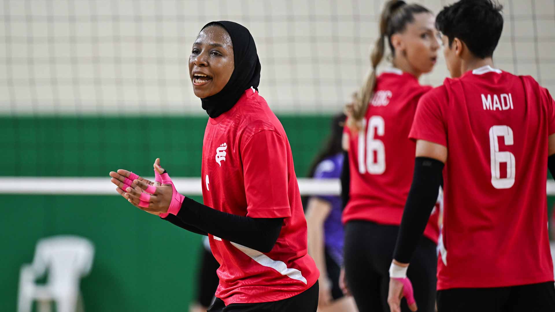 صورة بعنوان: علياء ناصر.. لاعبة "هايكنج" تتحول إلى نجمة طائرة "عربية السيدات" 