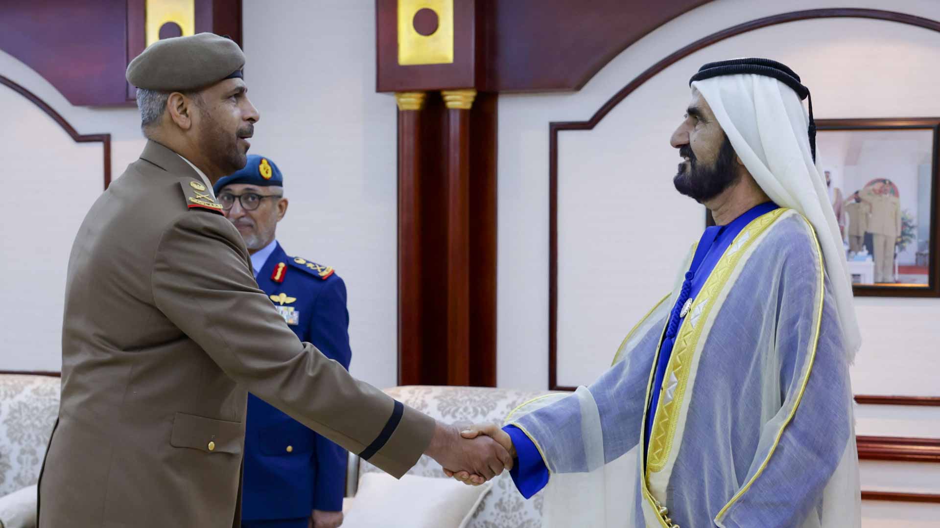 Image for the title: Mohammed bin Rashid meets with high-ranking military officials  