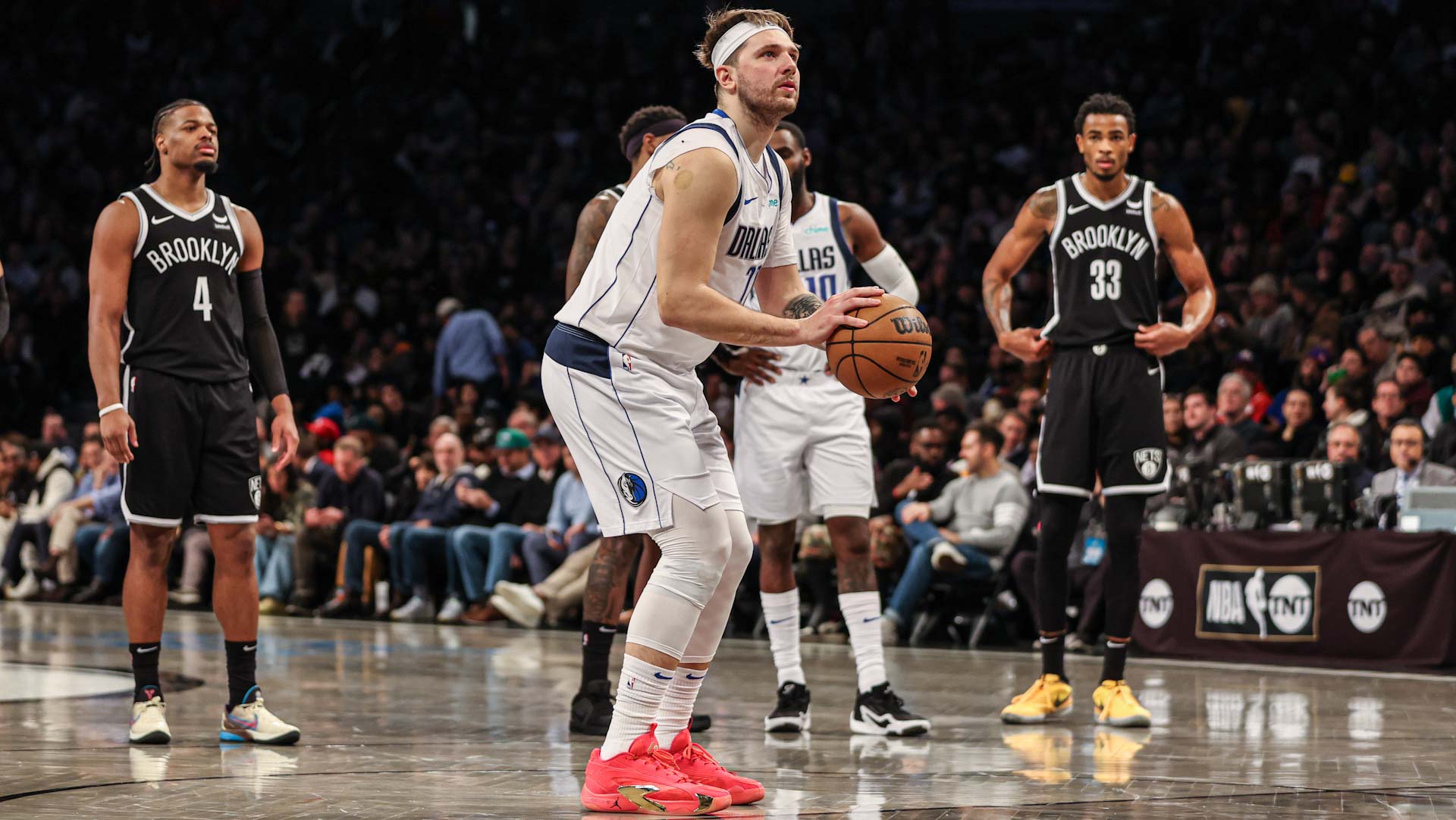 صورة بعنوان: دالاس يتخطى نتس في دوري كرة السلة الأميركي للمحترفين 