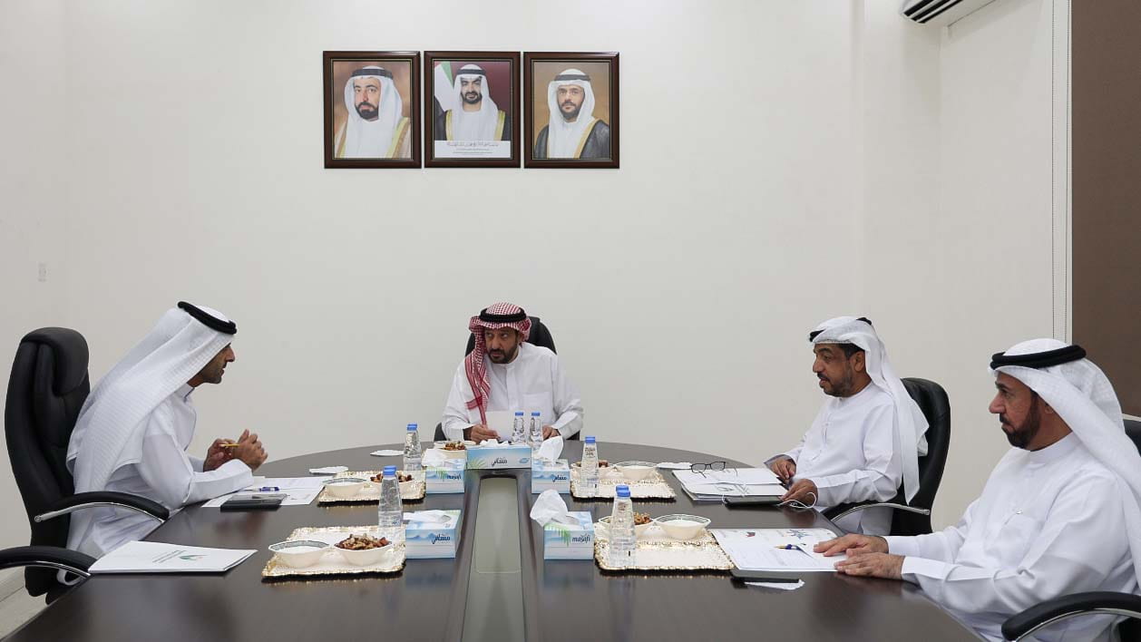 صورة بعنوان: مجلس إدارة الشارقة الخيرية يعتمد خطة توزيع أجهزة التحصيل الجديدة 