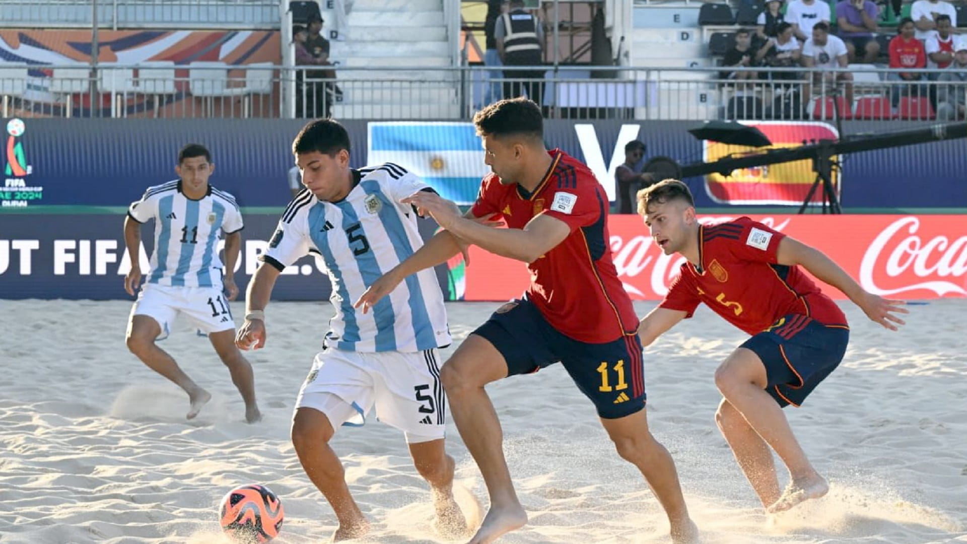 صورة بعنوان: مونديال الشاطئية الإمارات 2024... الأرجنتين تهزم إسبانيا 5-4 