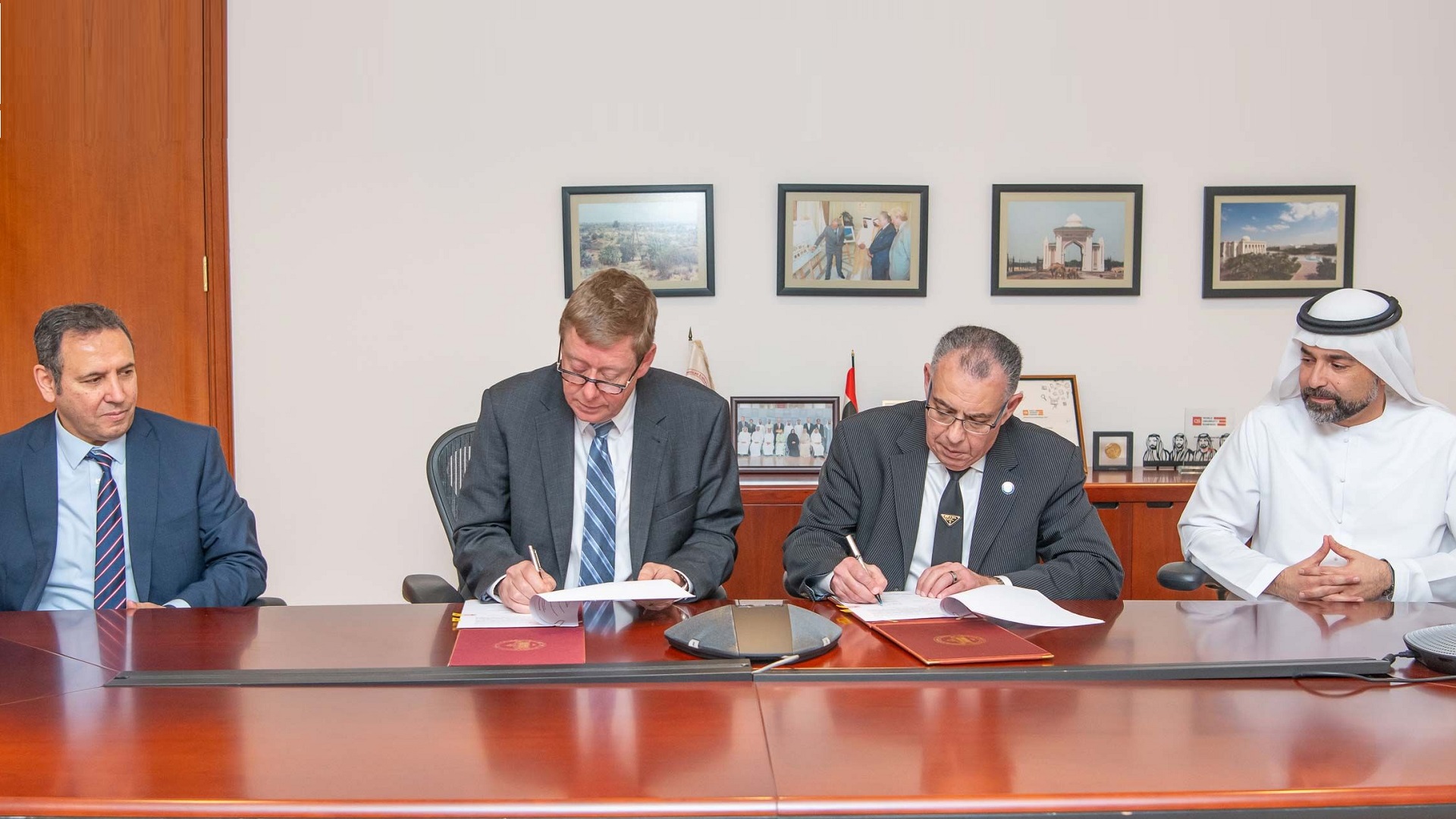 صورة بعنوان: أميركية الشارقة توقع مذكرة تفاهم مع جامعة لورنس التكنولوجية 