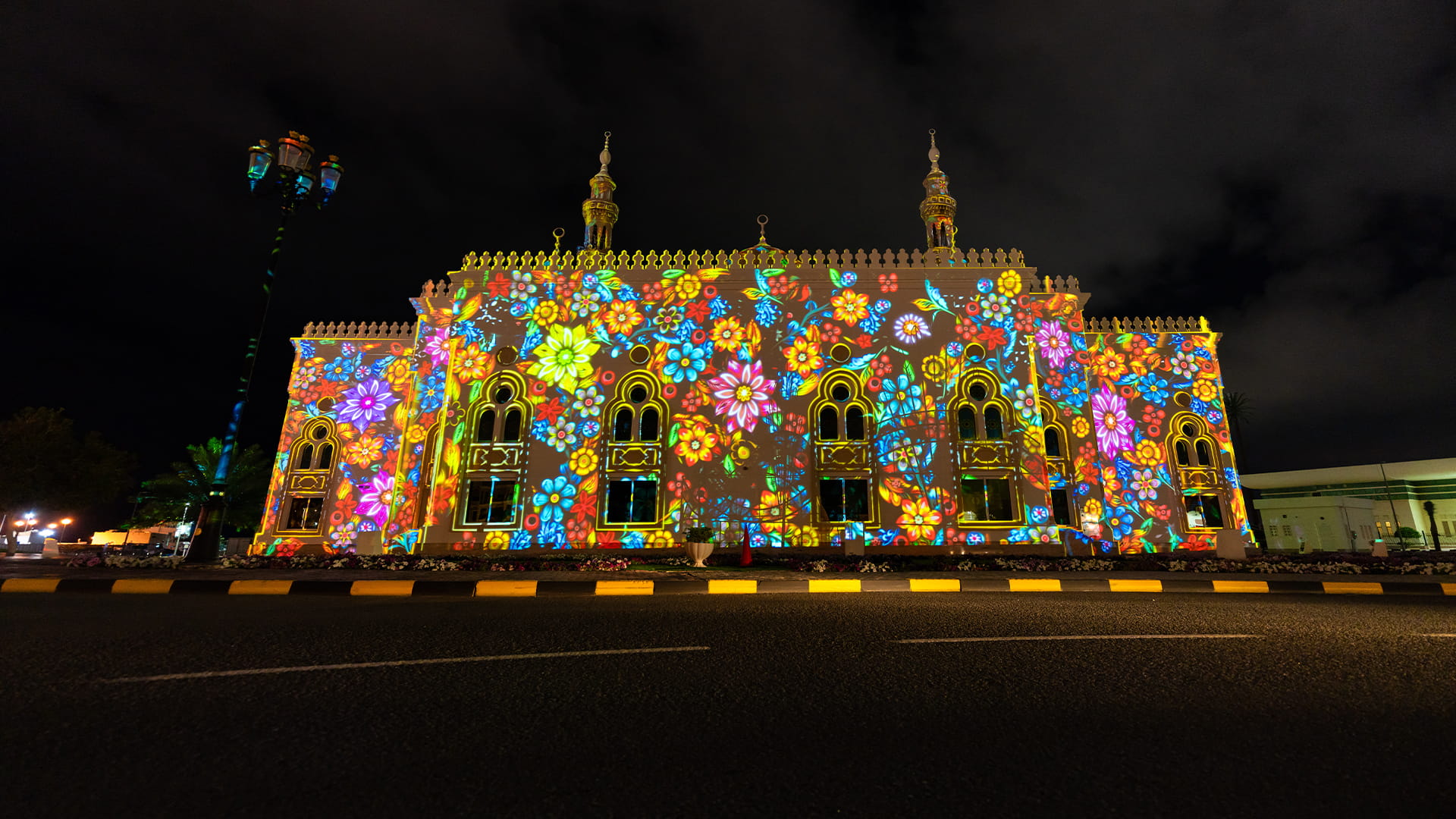 صورة بعنوان: مهرجان أضواء الشارقة يسرد قصصاً عن الموروث الثقافي في 12 موقعاً 