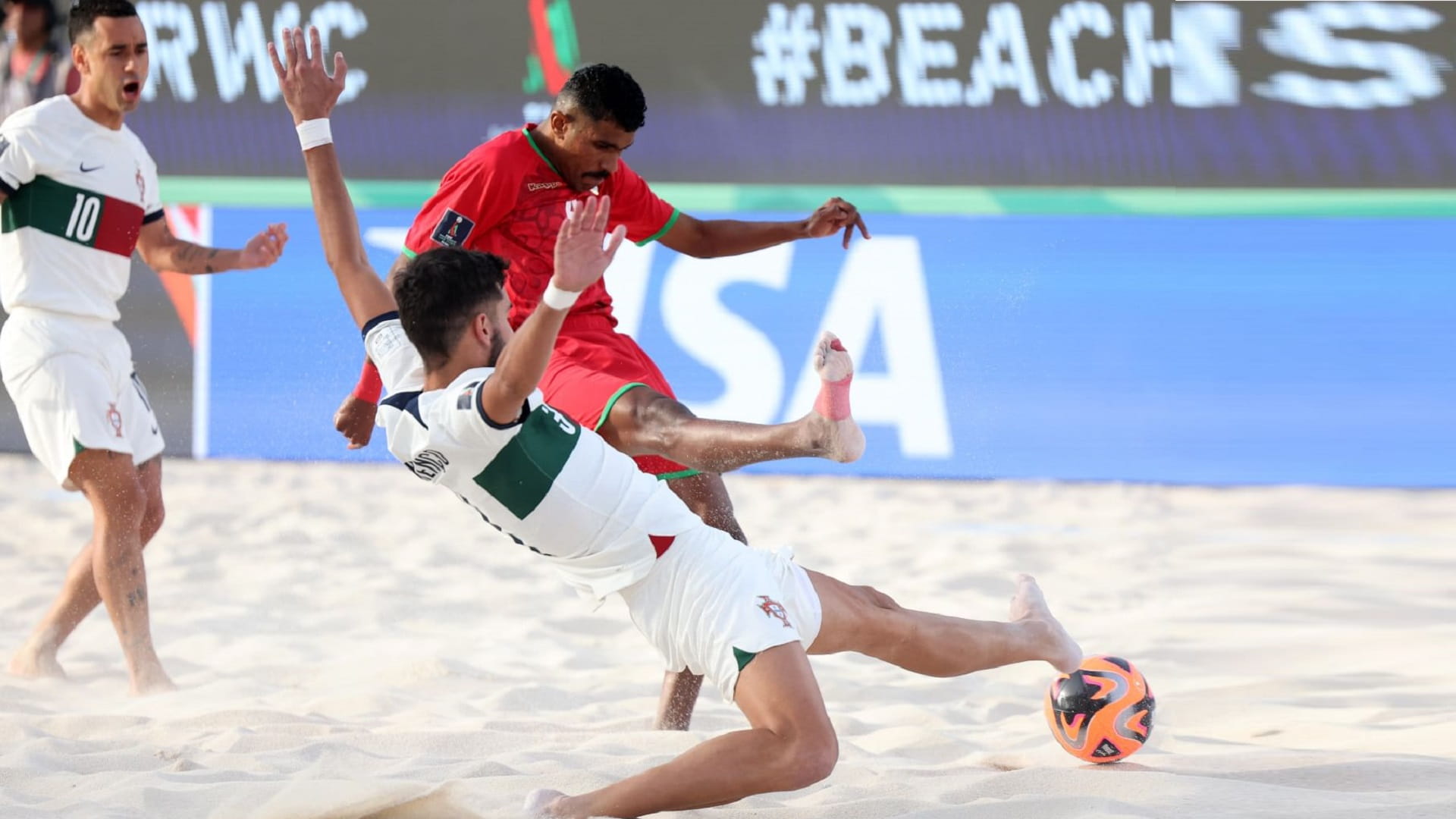 صورة بعنوان: مونديال الشاطئية... المنتخب البرتغالي يتخطى نظيره العماني 